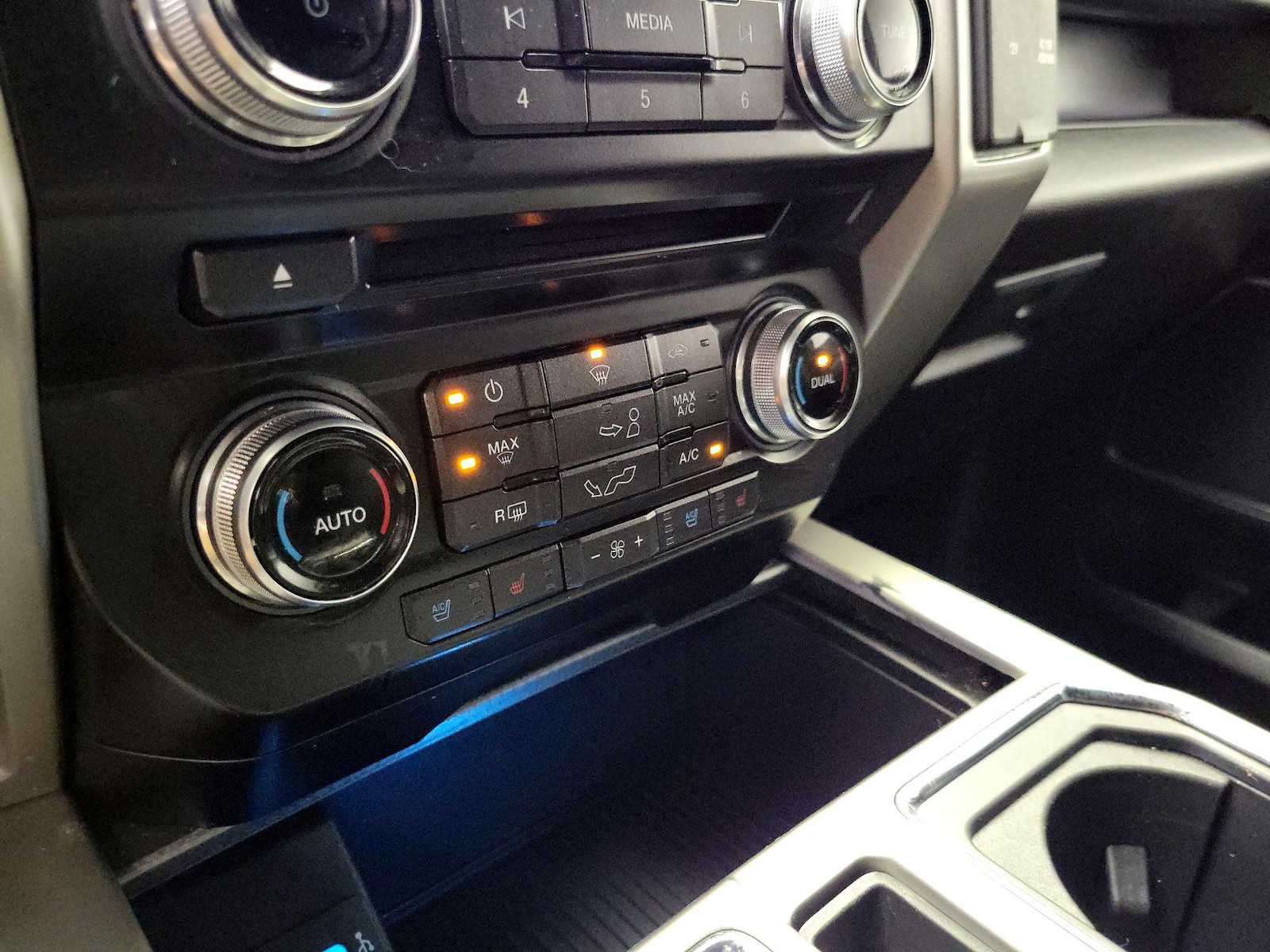 2017 Ford F-150 Lariat - Photo 18