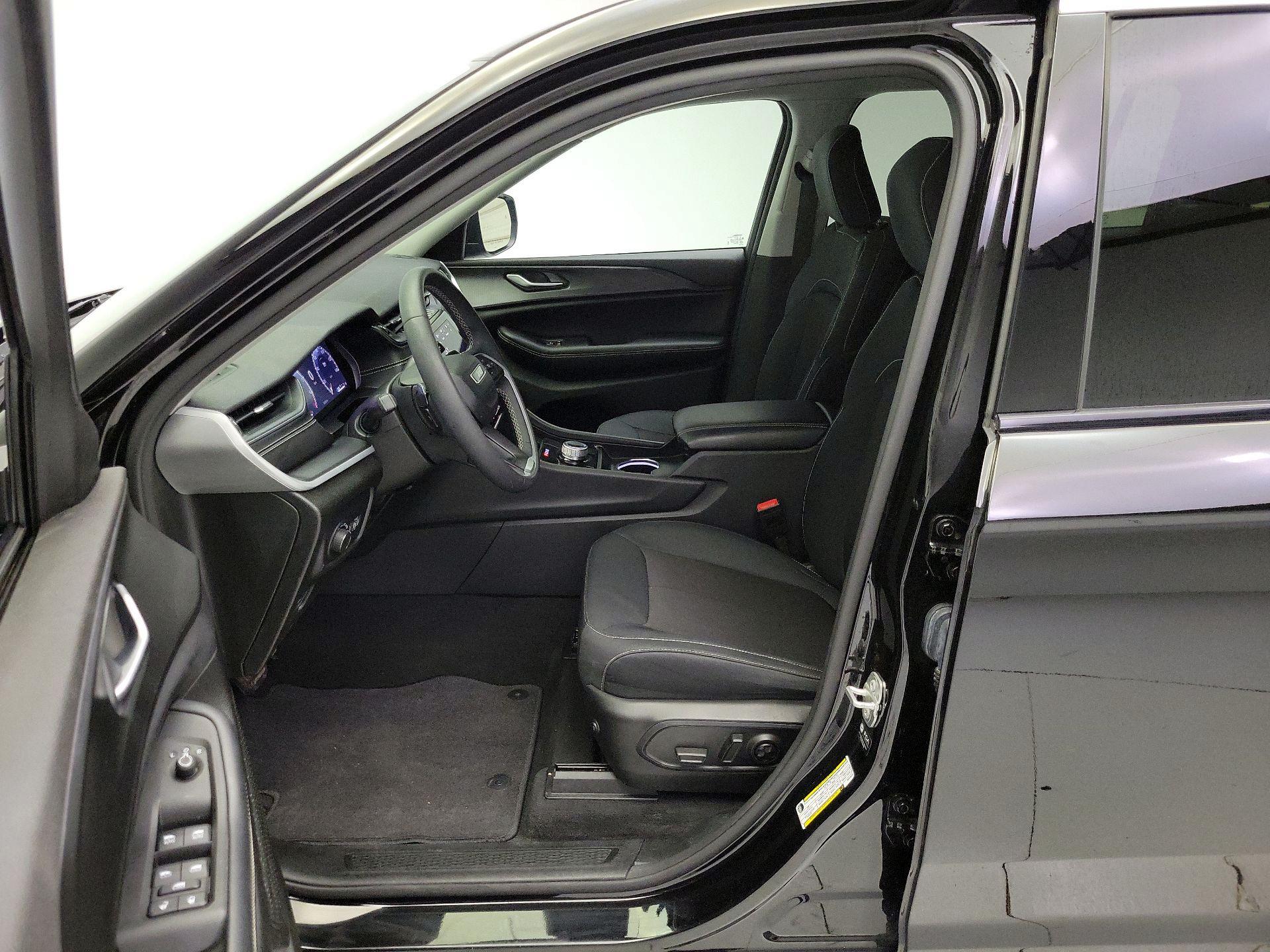 Thumbnail: 2024 Jeep Grand Cherokee L - 11