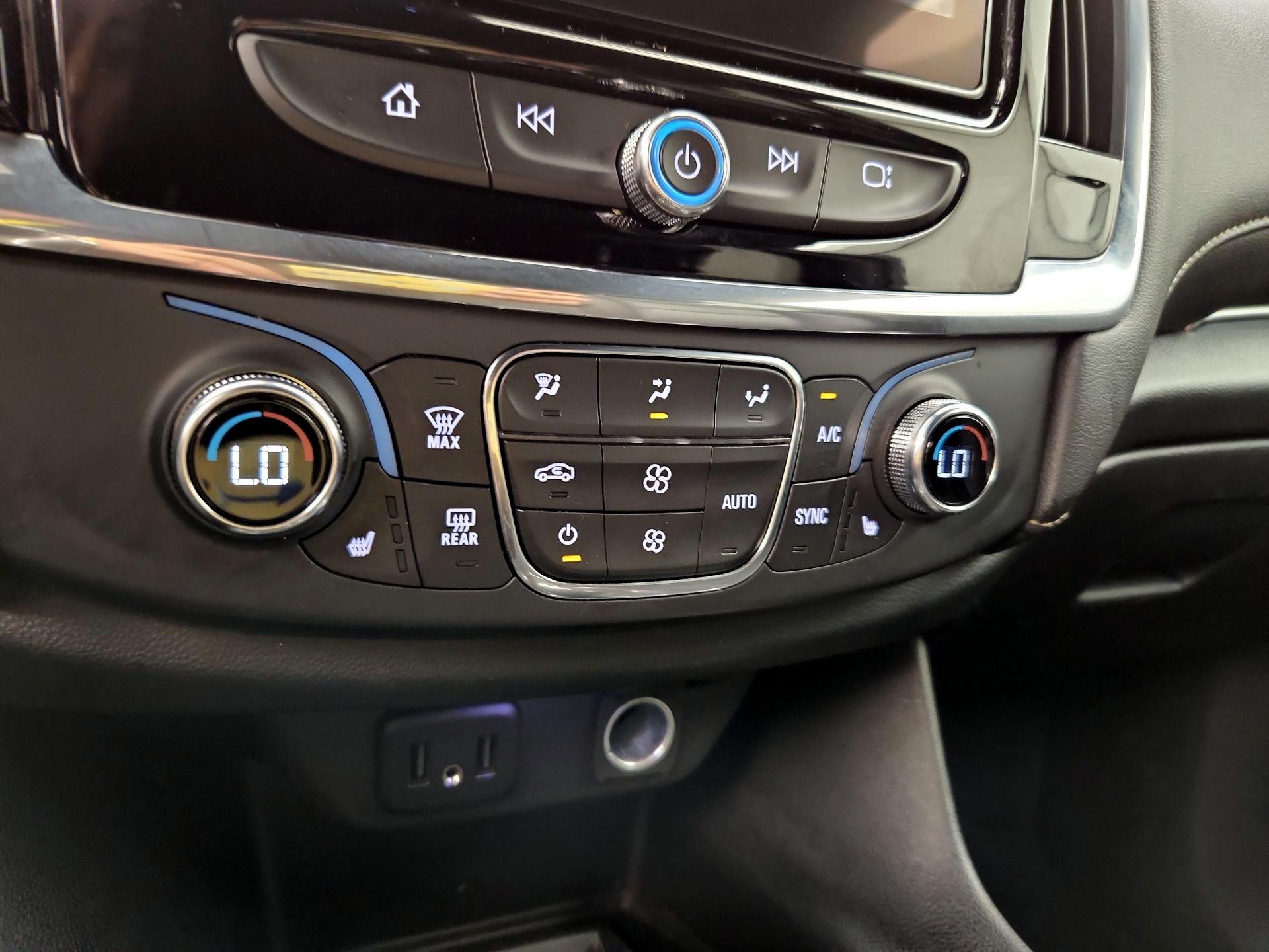 Thumbnail: 2022 Chevrolet Traverse - 16
