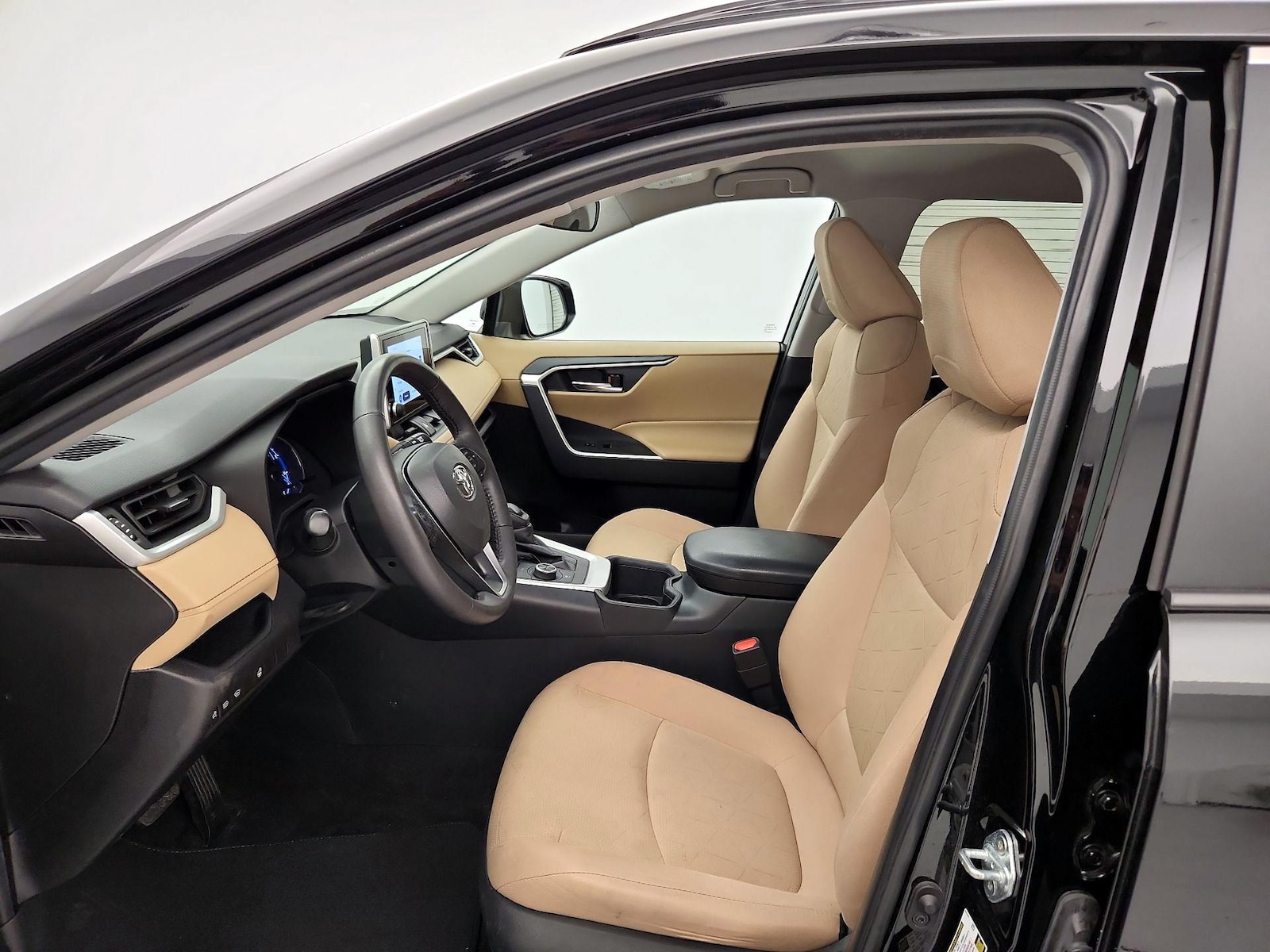 2024 Toyota RAV4 XLE - Photo 12