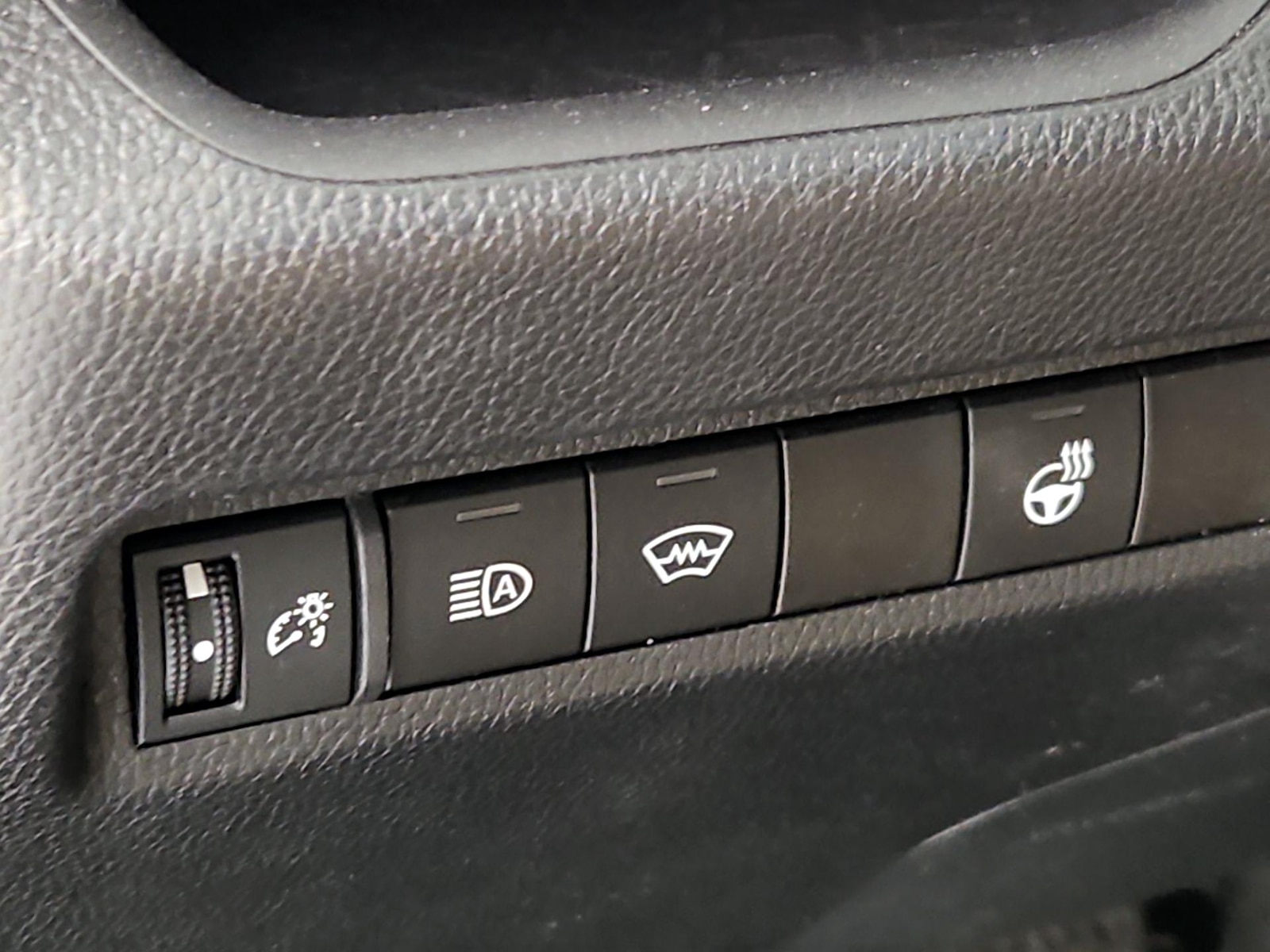 2024 Toyota RAV4 XLE - Photo 14