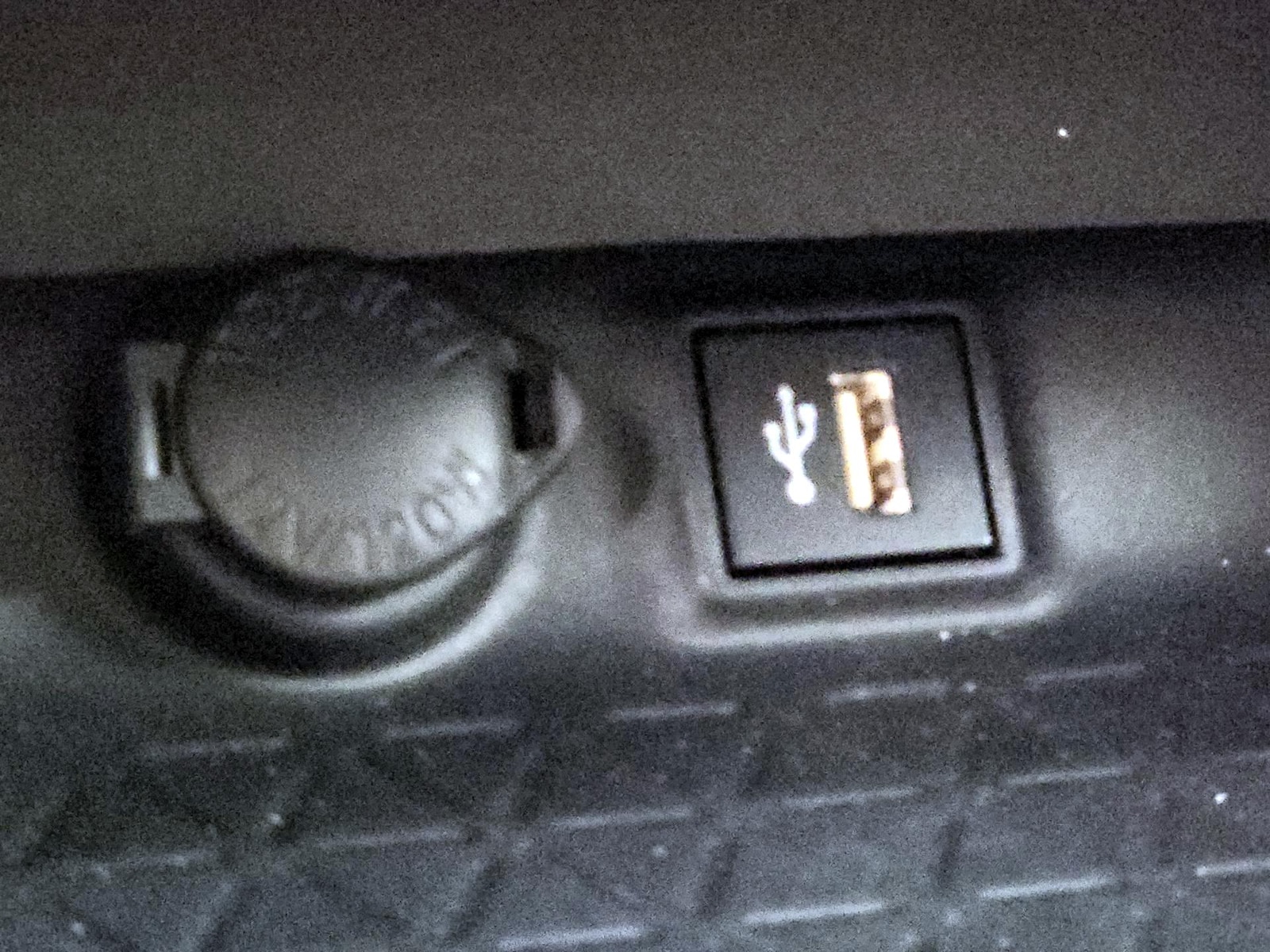 2024 Toyota RAV4 XLE - Photo 19