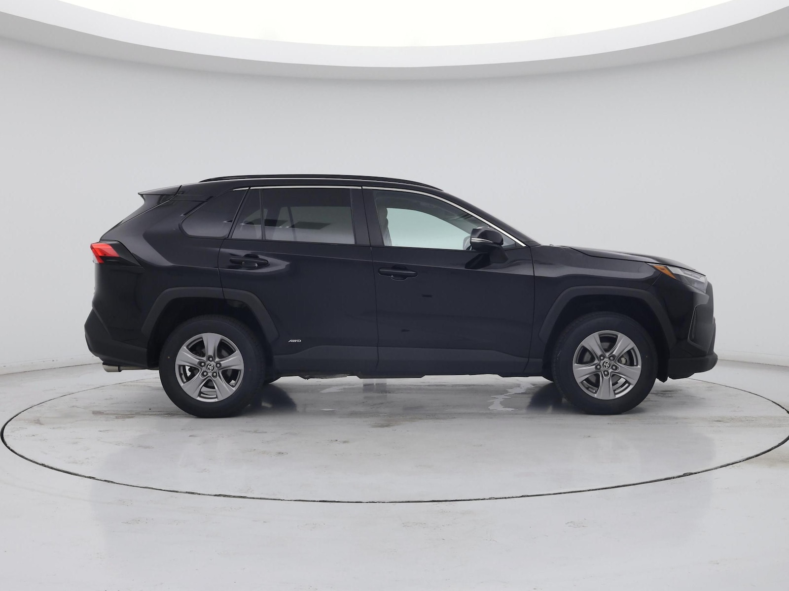 2024 Toyota RAV4 XLE - Photo 8