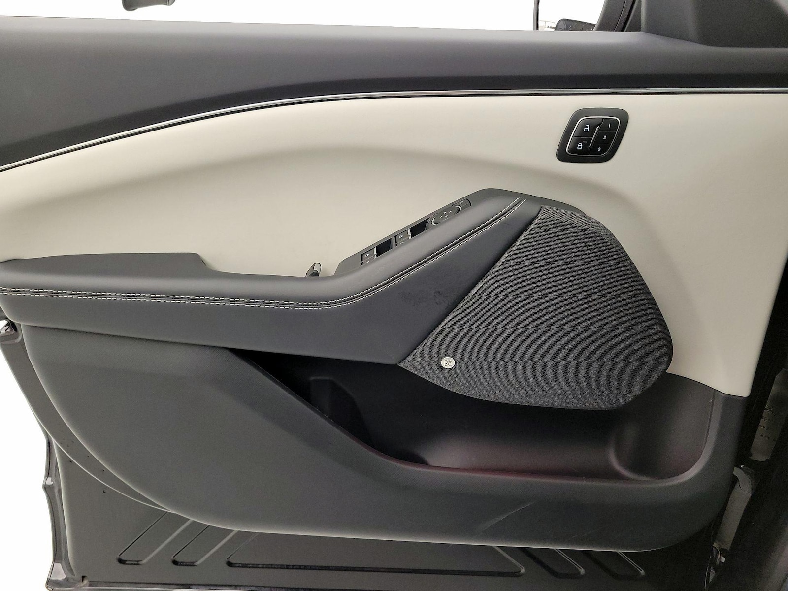 2025 Ford Mustang Mach-E Premium AWD - Photo 13