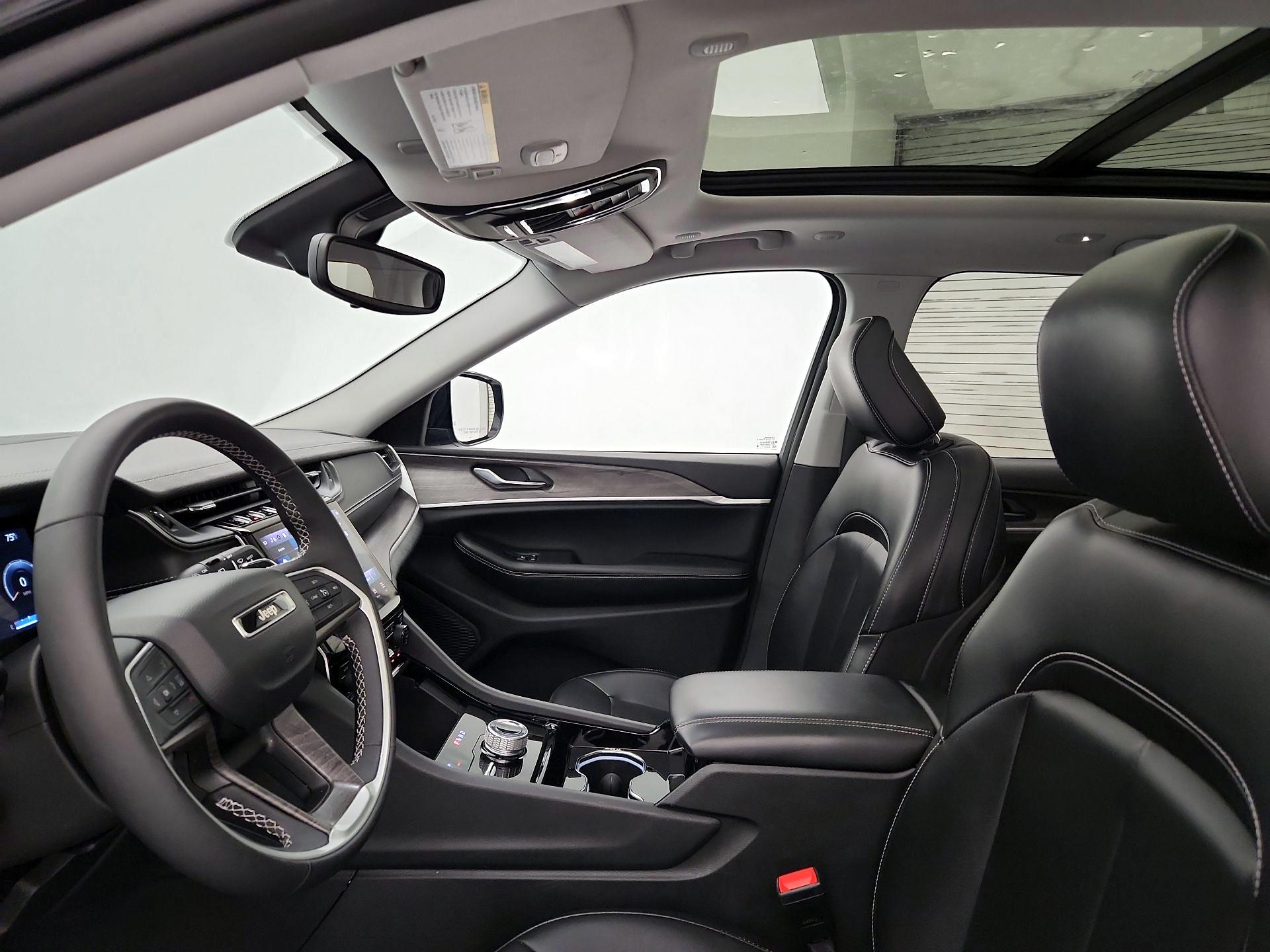 Thumbnail: 2023 Jeep Grand Cherokee - 19