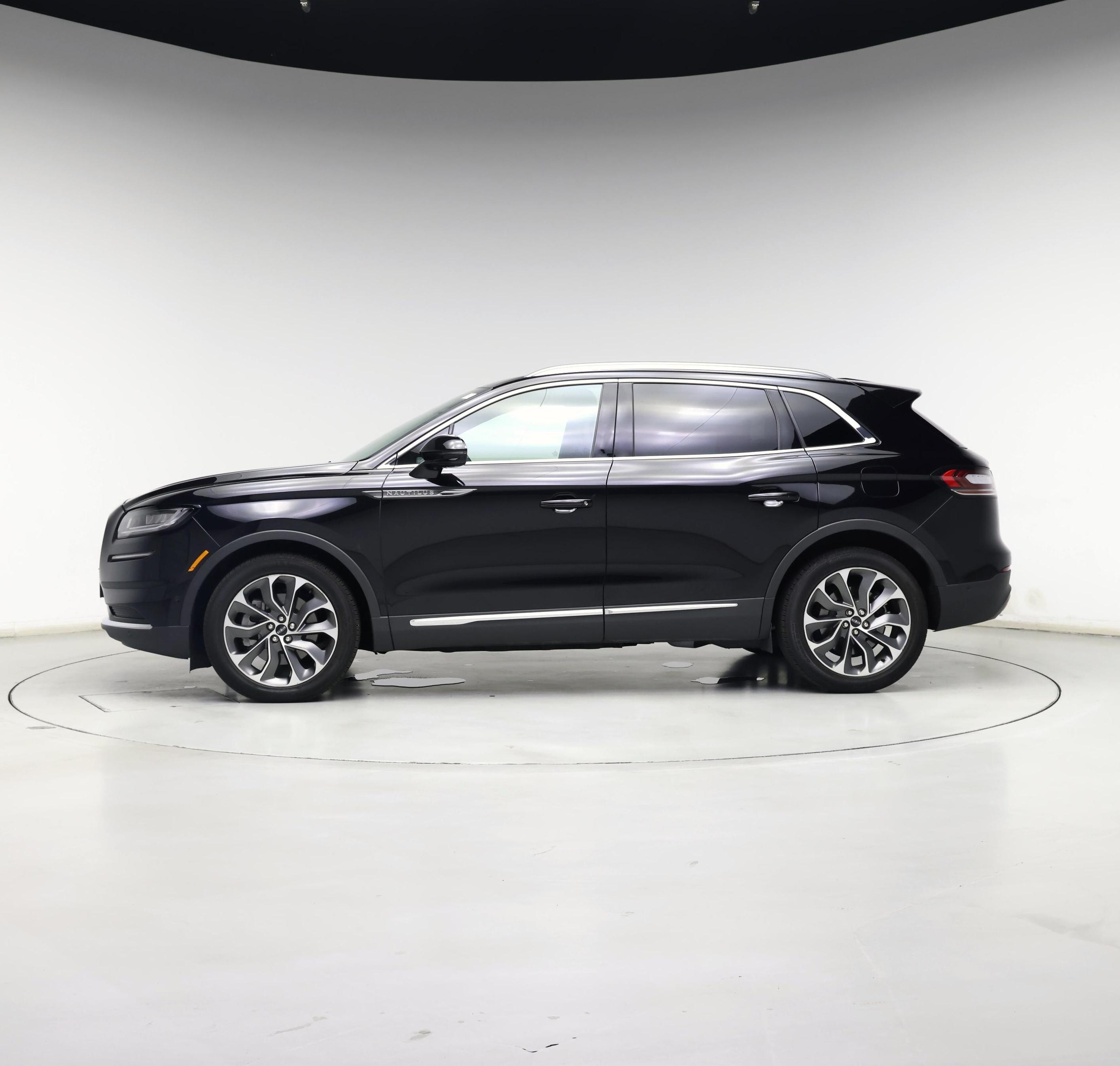 Thumbnail: 2023 Lincoln Nautilus - 3