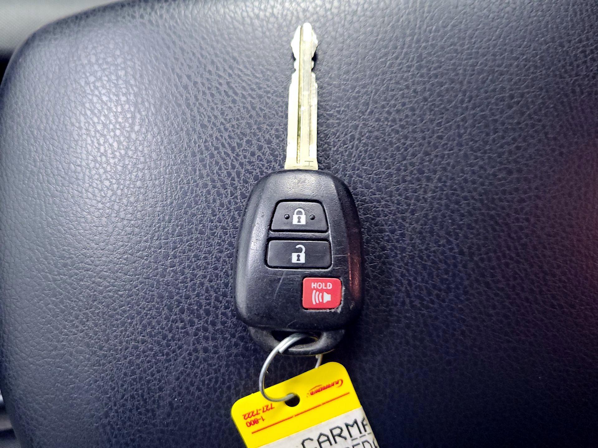 Thumbnail: 2014 Toyota RAV4 - 20