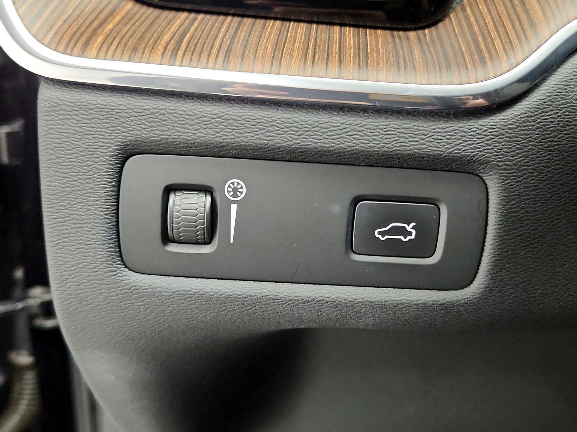 Thumbnail: 2021 Volvo XC60 - 13