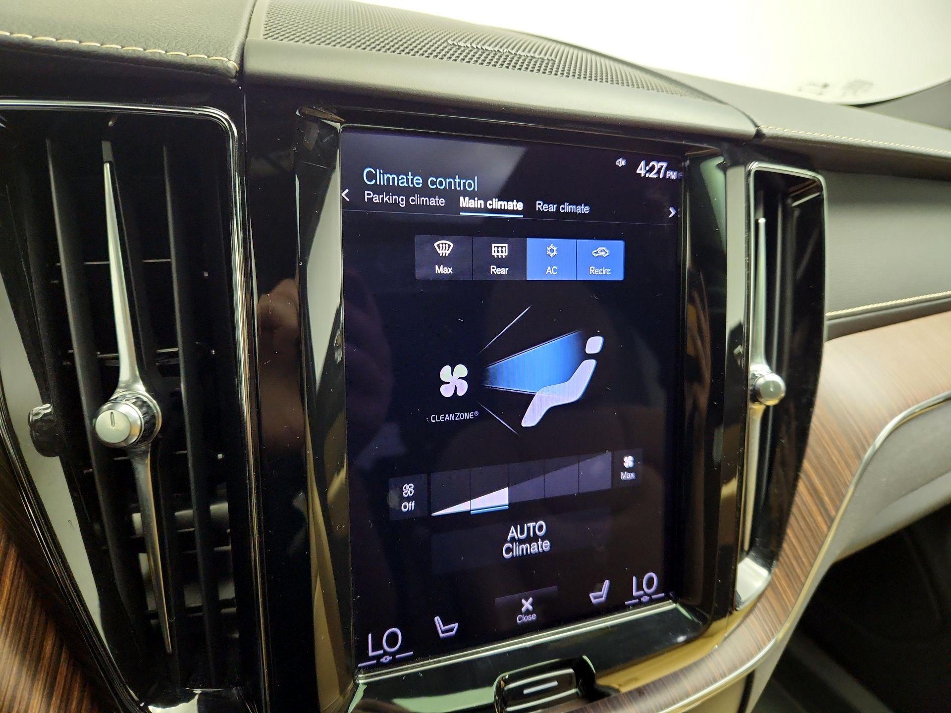 Thumbnail: 2021 Volvo XC60 - 16