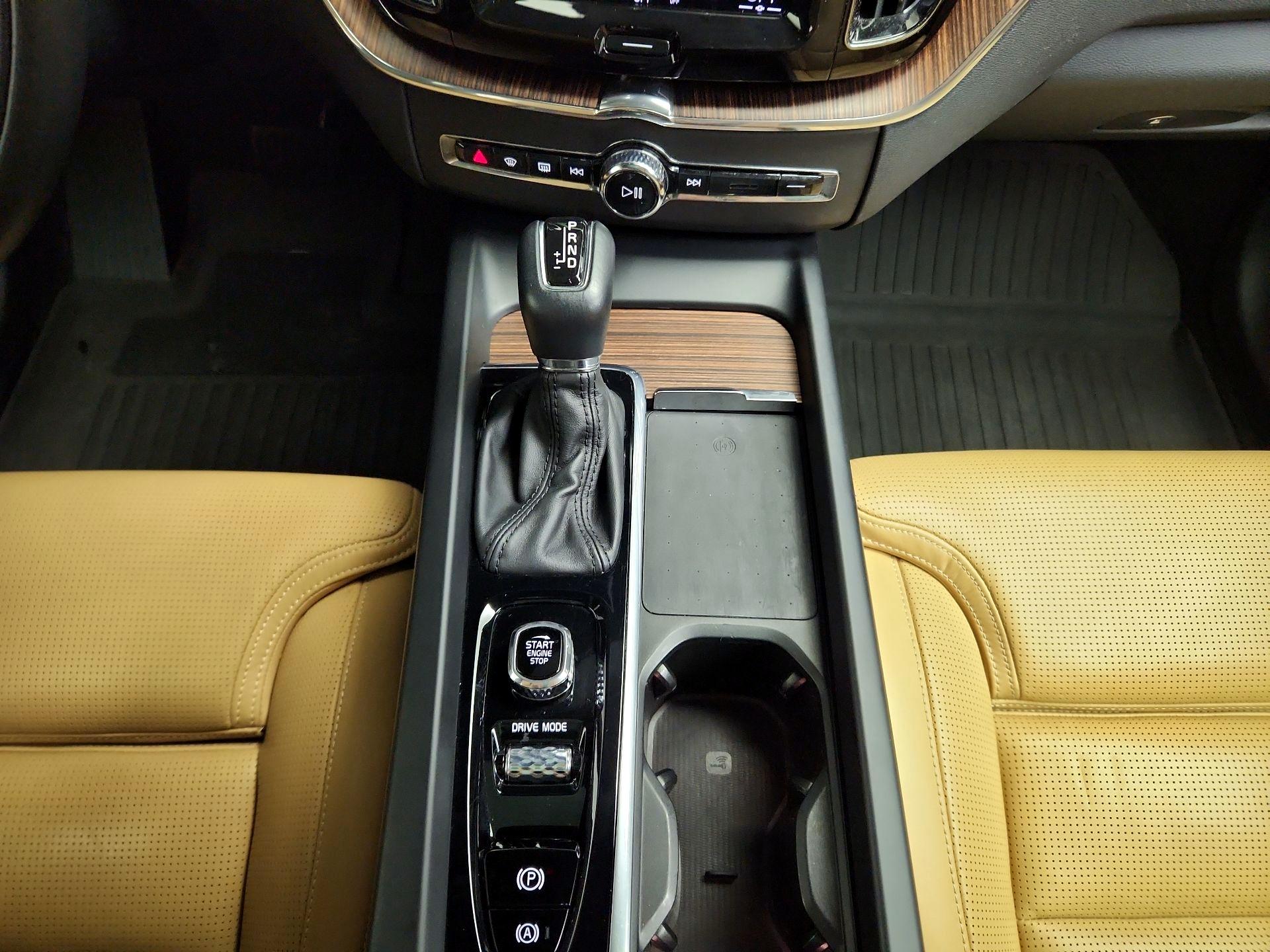 Thumbnail: 2021 Volvo XC60 - 17