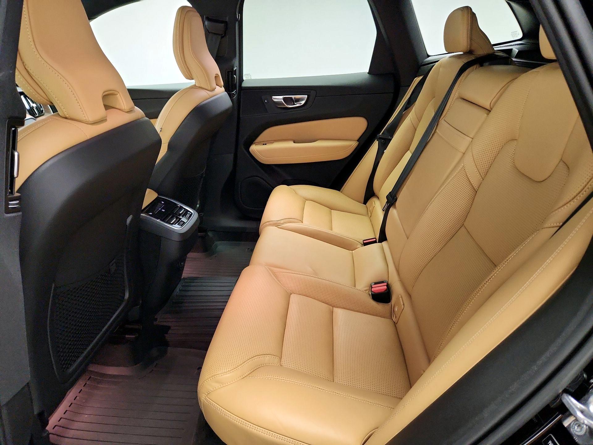 Thumbnail: 2021 Volvo XC60 - 20