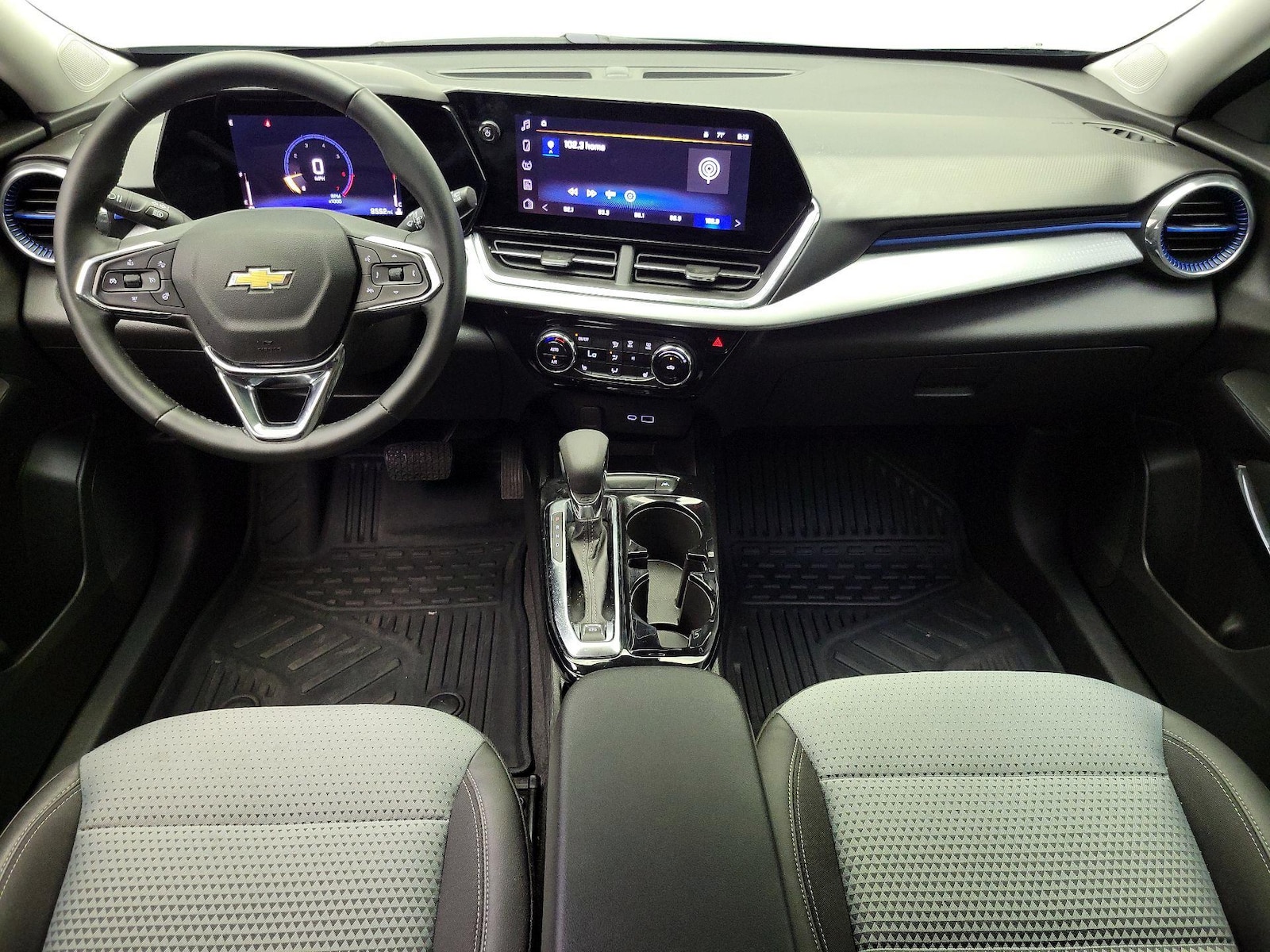 2025 Chevrolet Trax LT - Photo 10