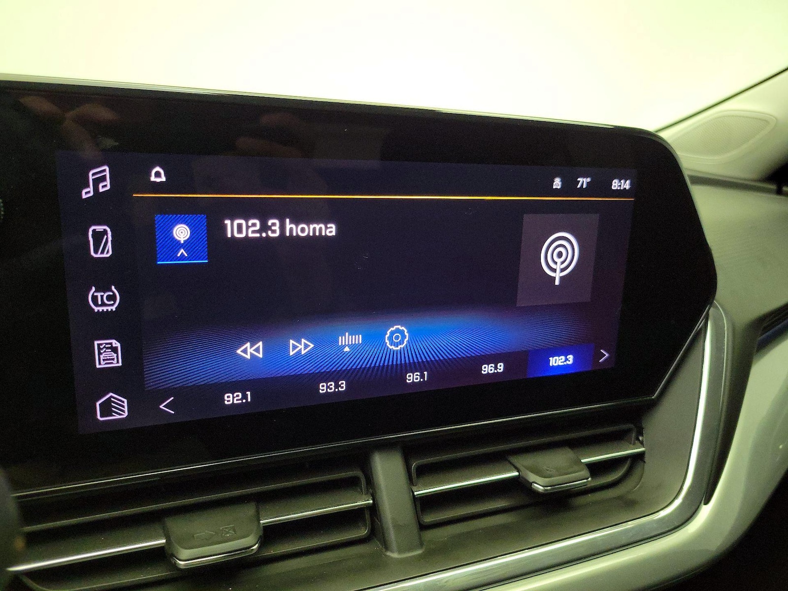 2025 Chevrolet Trax LT - Photo 16