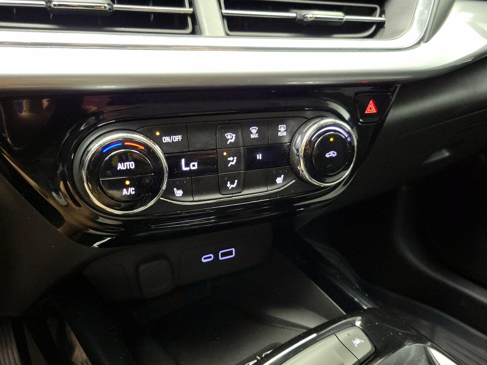 2025 Chevrolet Trax LT - Photo 17