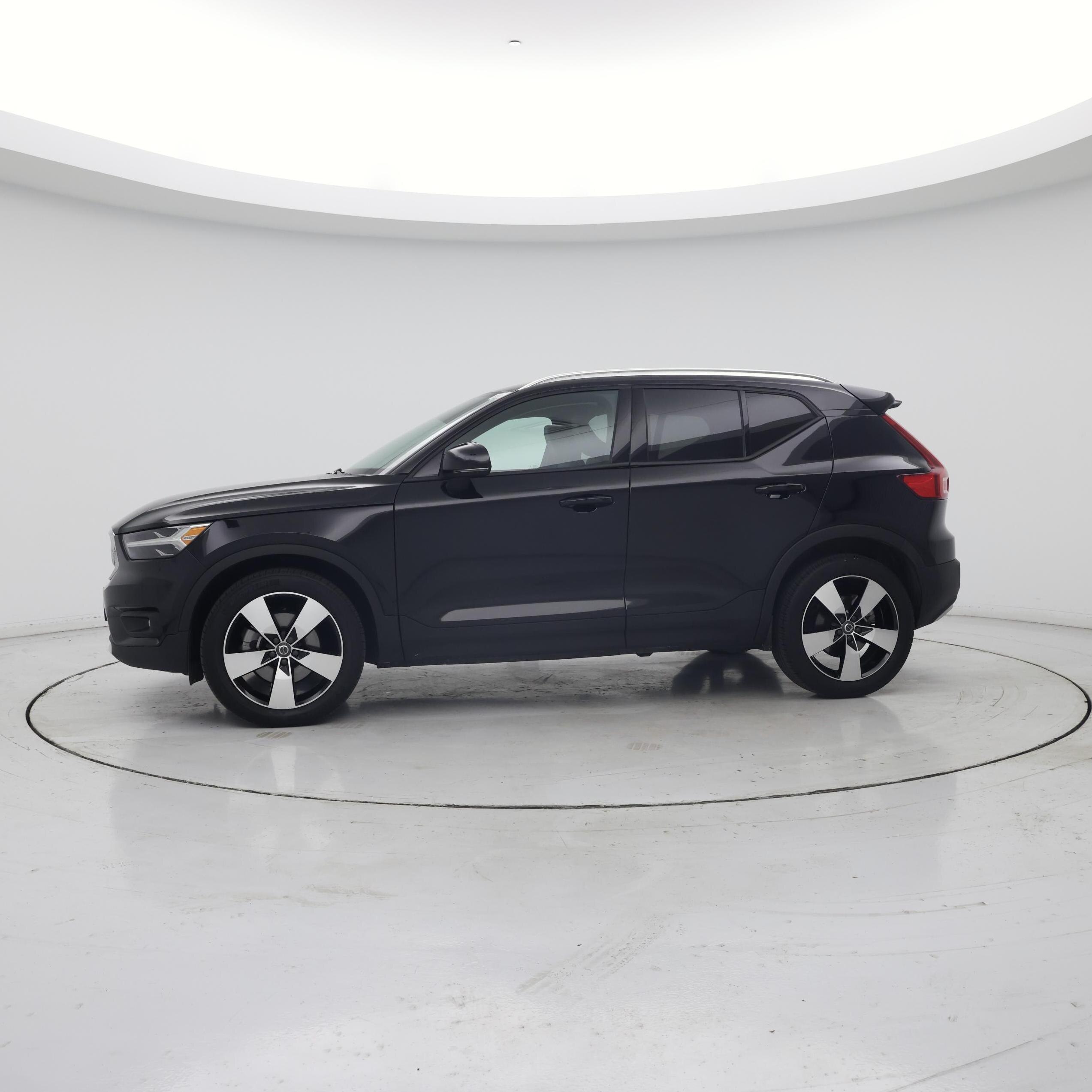 Thumbnail: 2021 Volvo XC40 - 3