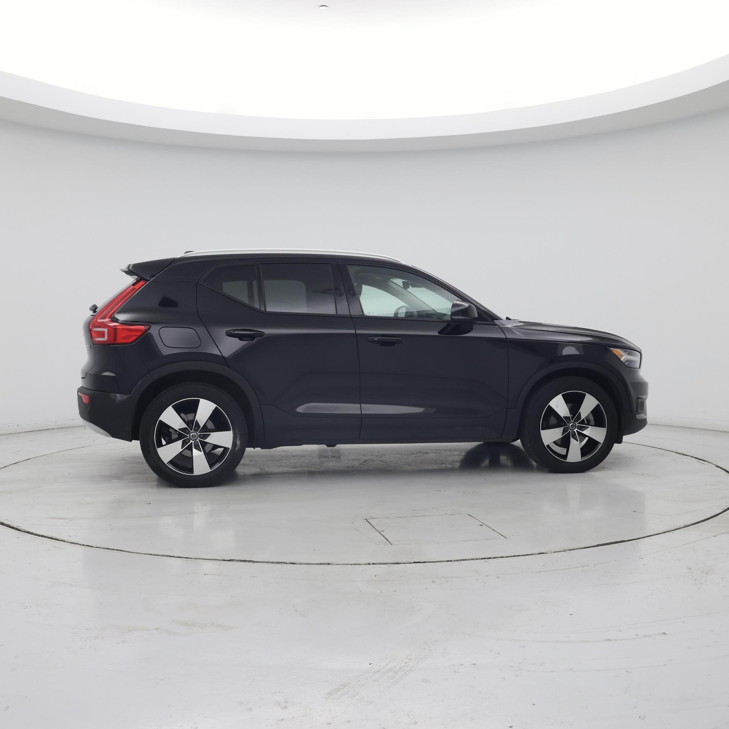Thumbnail: 2021 Volvo XC40 - 7