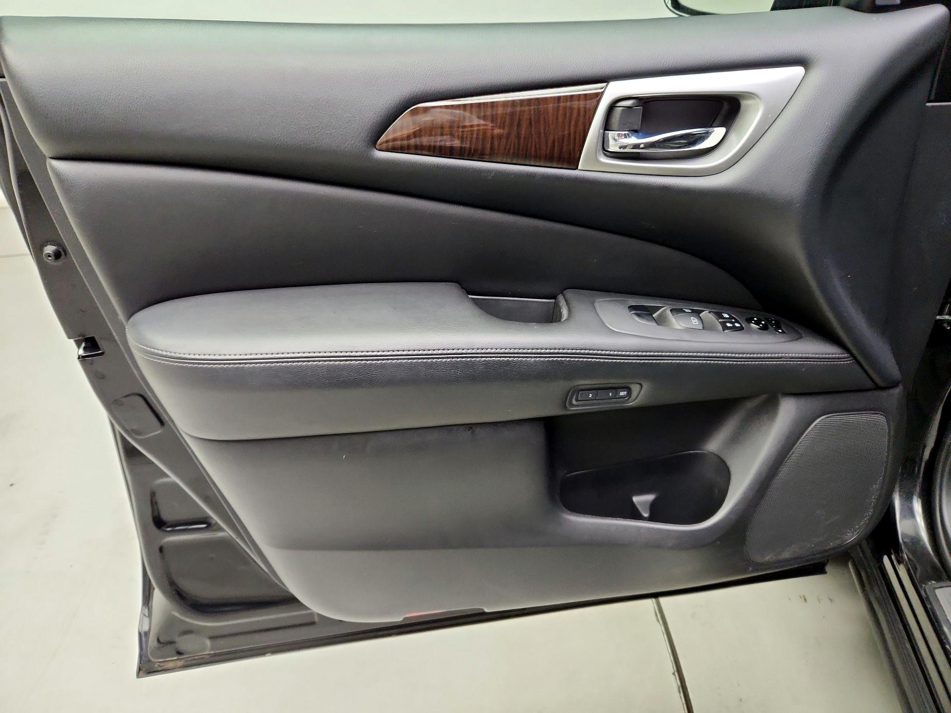 Thumbnail: 2015 Nissan Pathfinder - 10