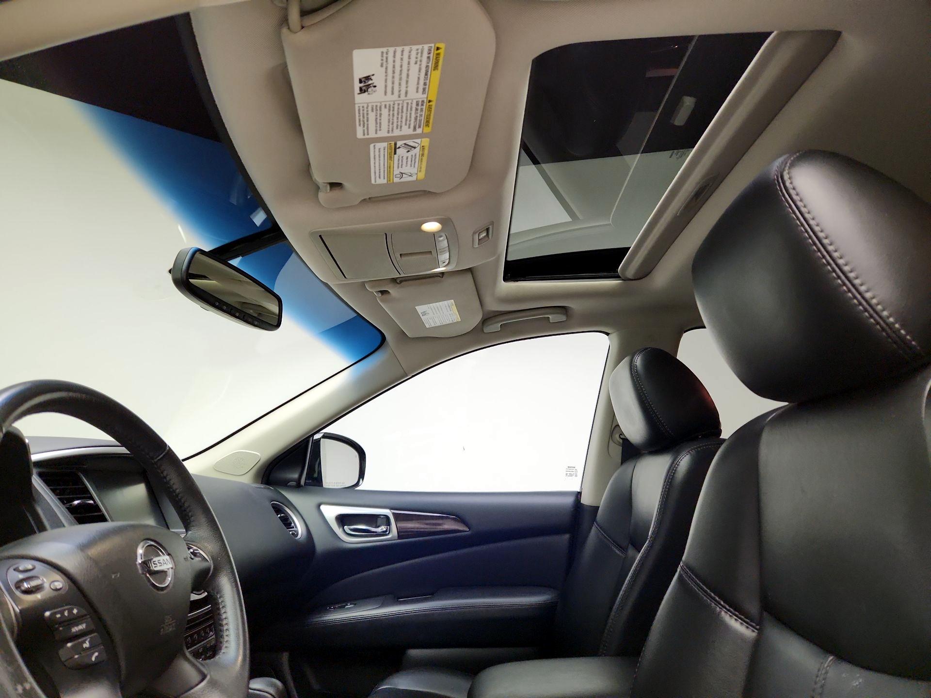 Thumbnail: 2015 Nissan Pathfinder - 18
