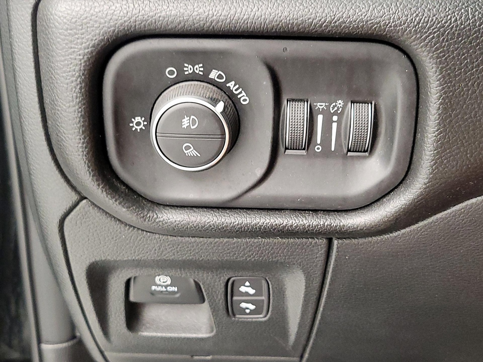 2023 RAM Ram 1500 Pickup Laramie - Photo 14