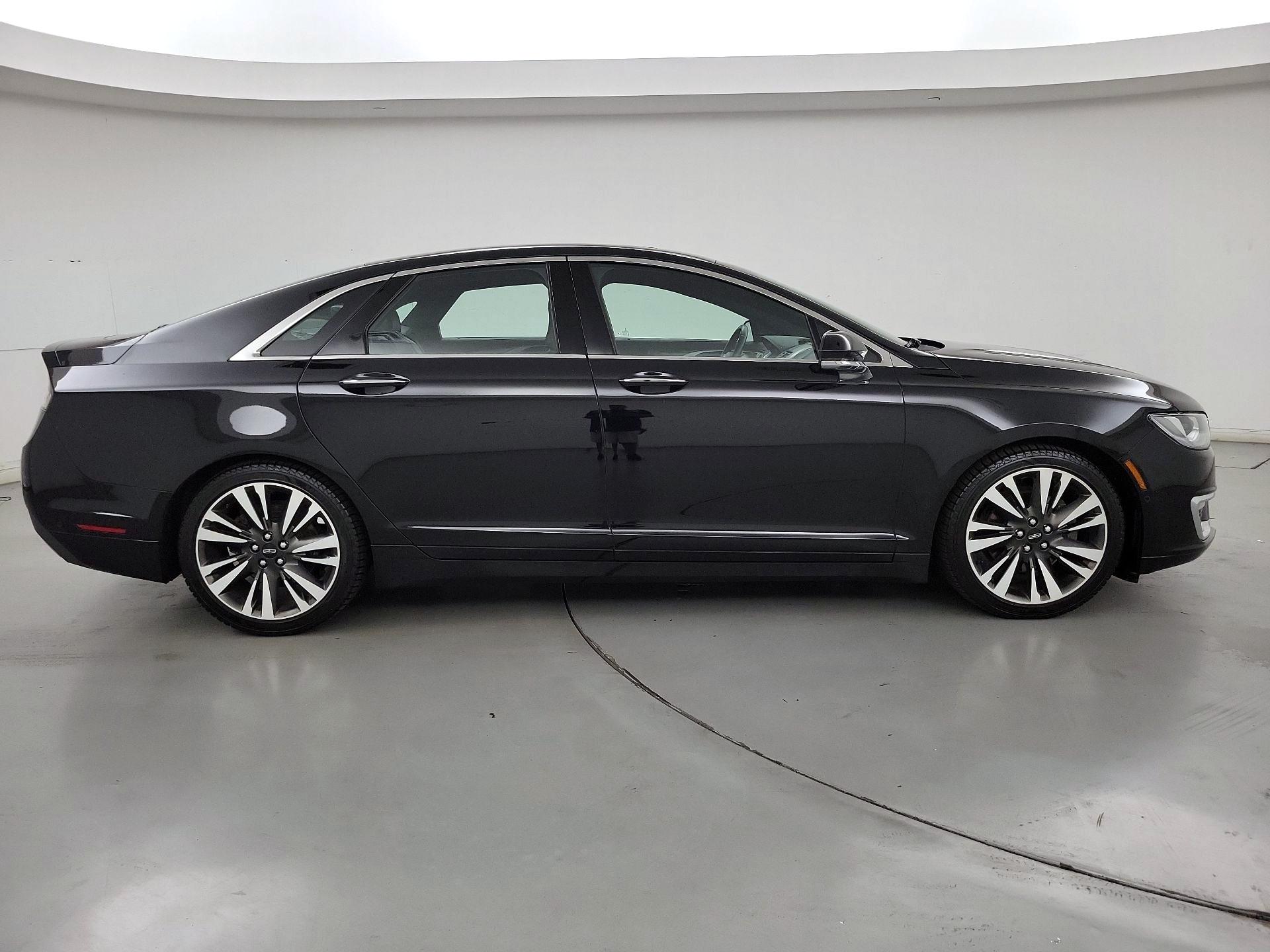 Thumbnail: 2020 Lincoln MKZ - 4