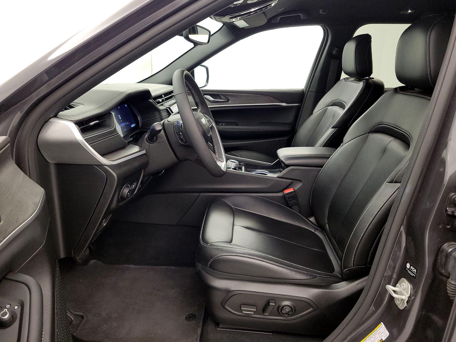 Thumbnail: 2024 Jeep Grand Cherokee - 11