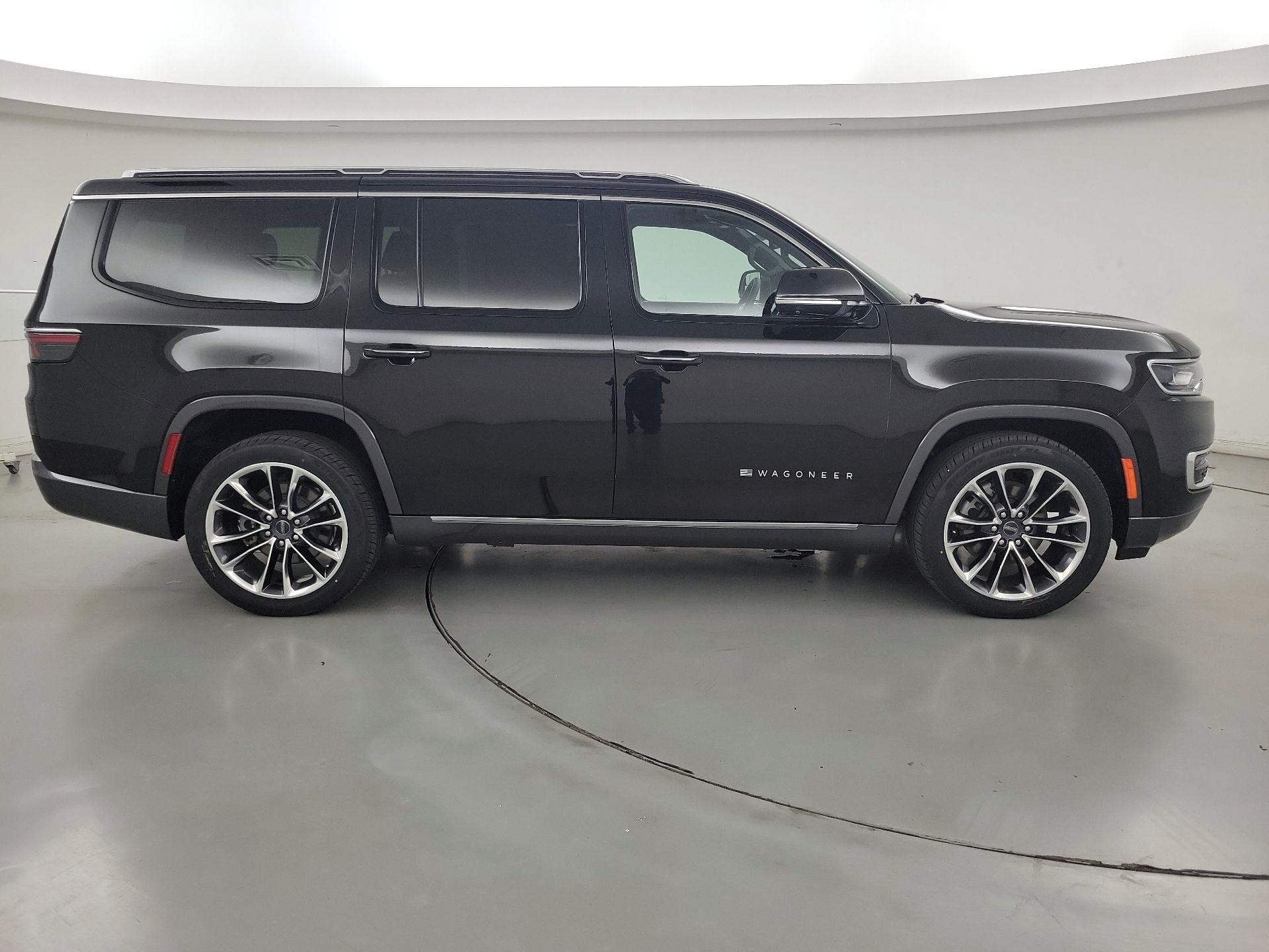 Thumbnail: 2022 Jeep Wagoneer - 4