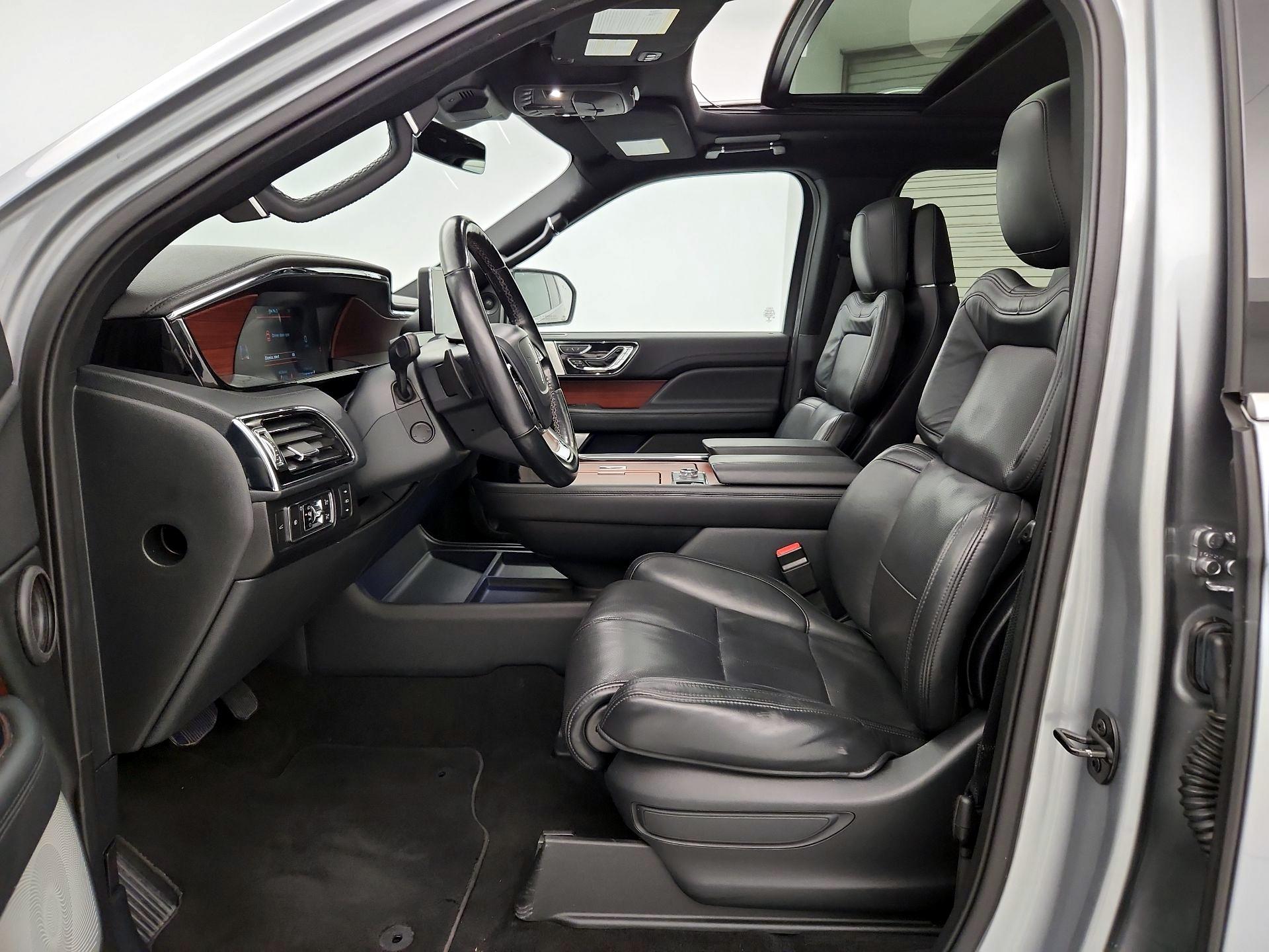 Thumbnail: 2022 Lincoln Navigator - 11