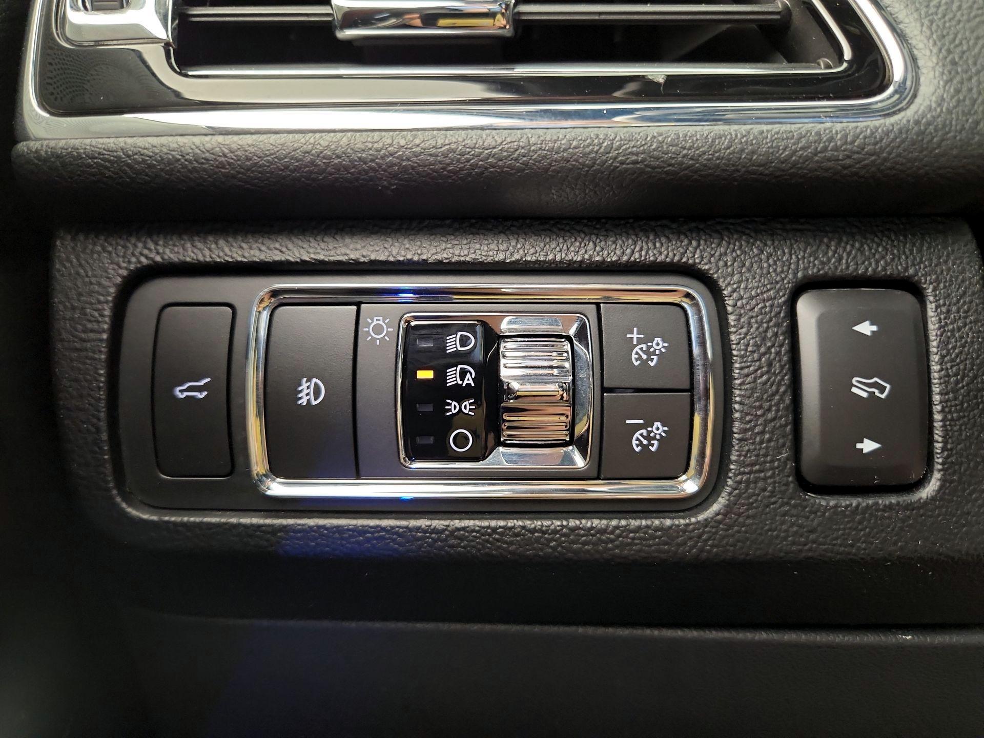 Thumbnail: 2022 Lincoln Navigator - 13