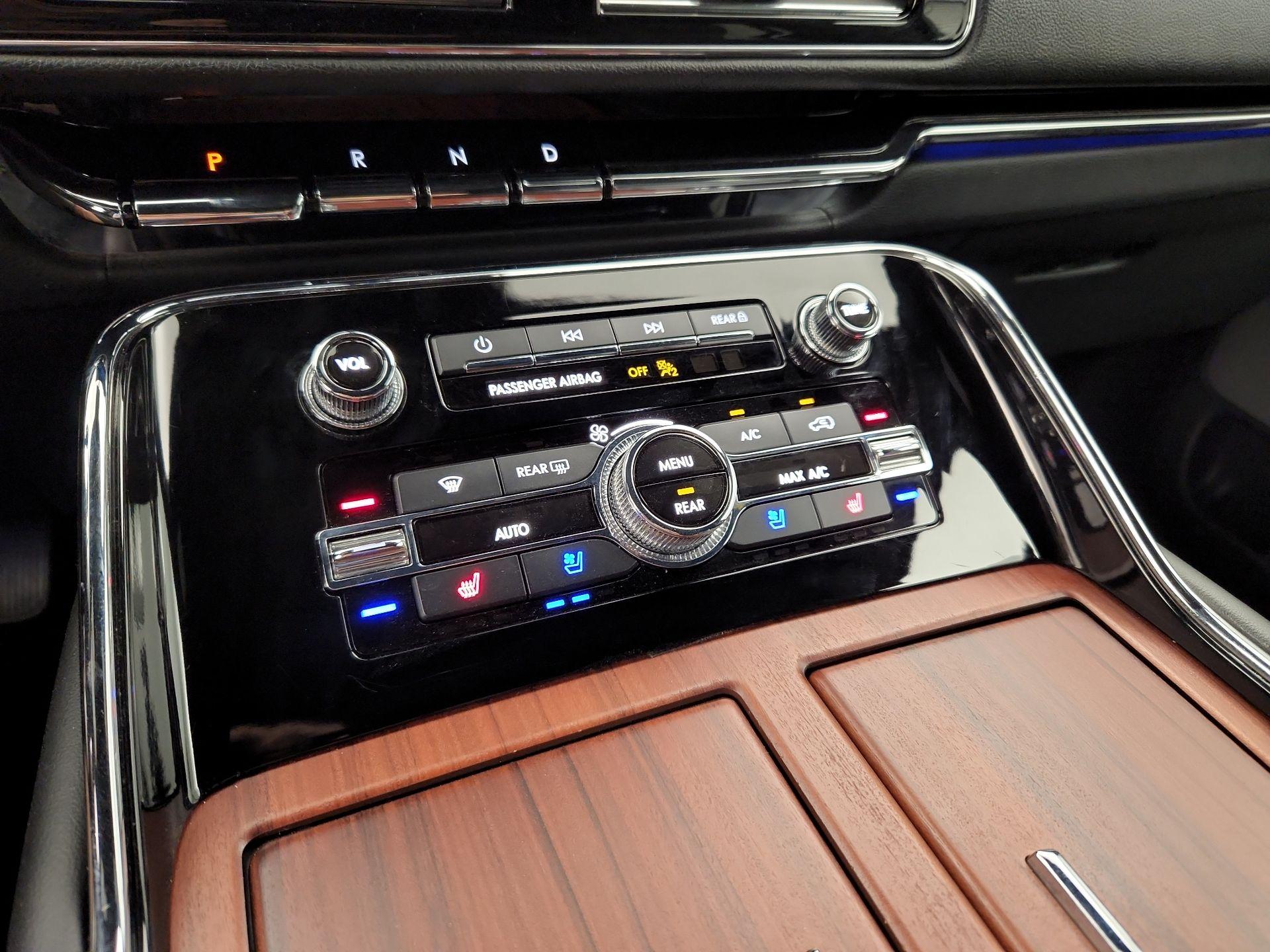 Thumbnail: 2022 Lincoln Navigator - 17