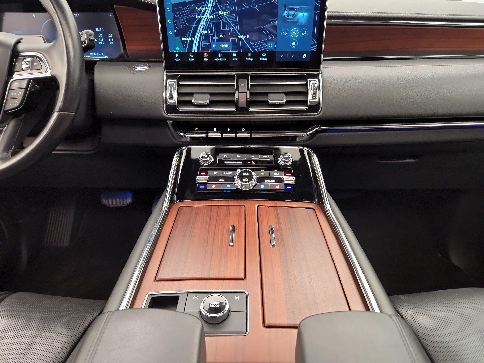Thumbnail: 2022 Lincoln Navigator - 18