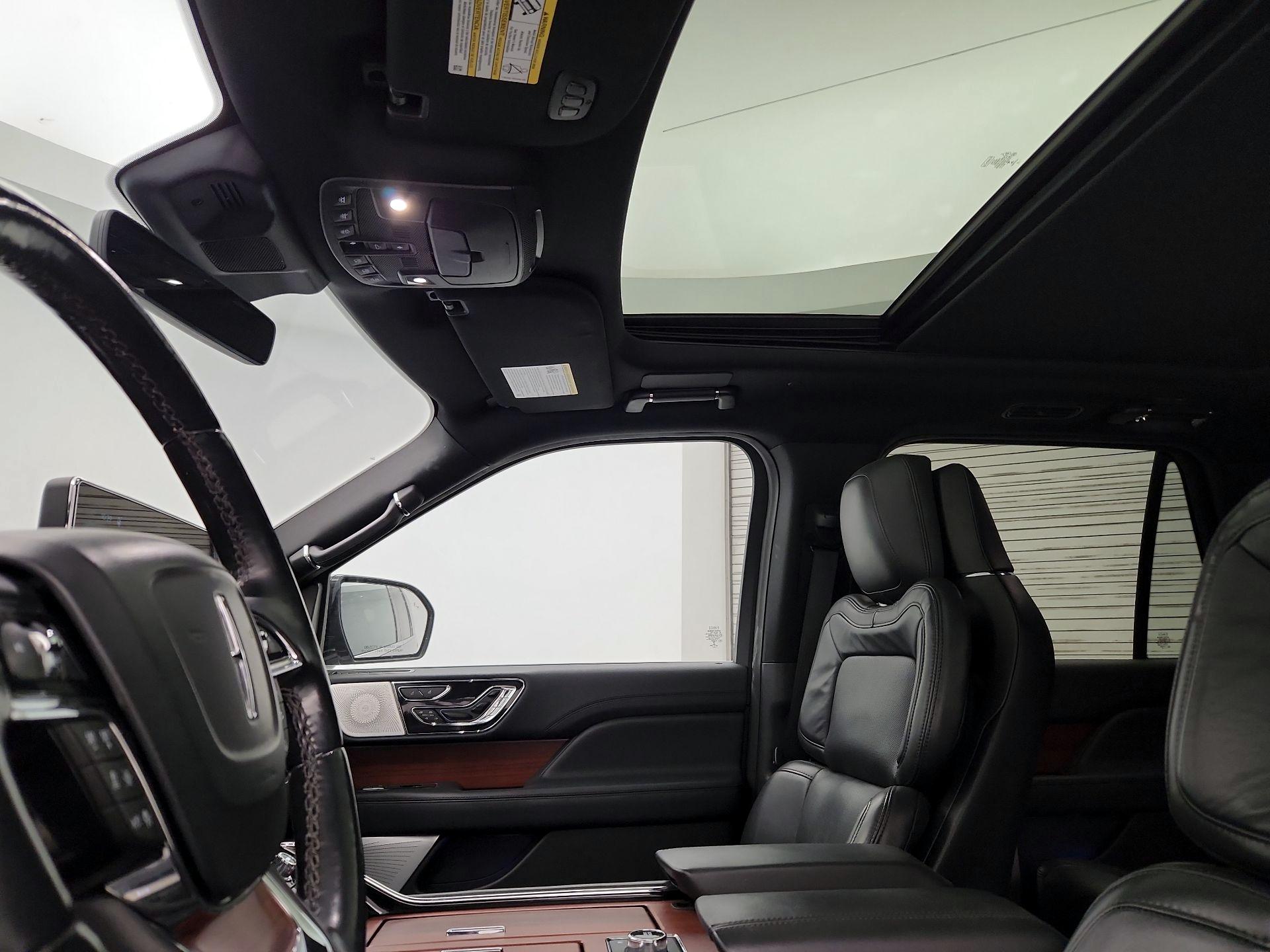Thumbnail: 2022 Lincoln Navigator - 20