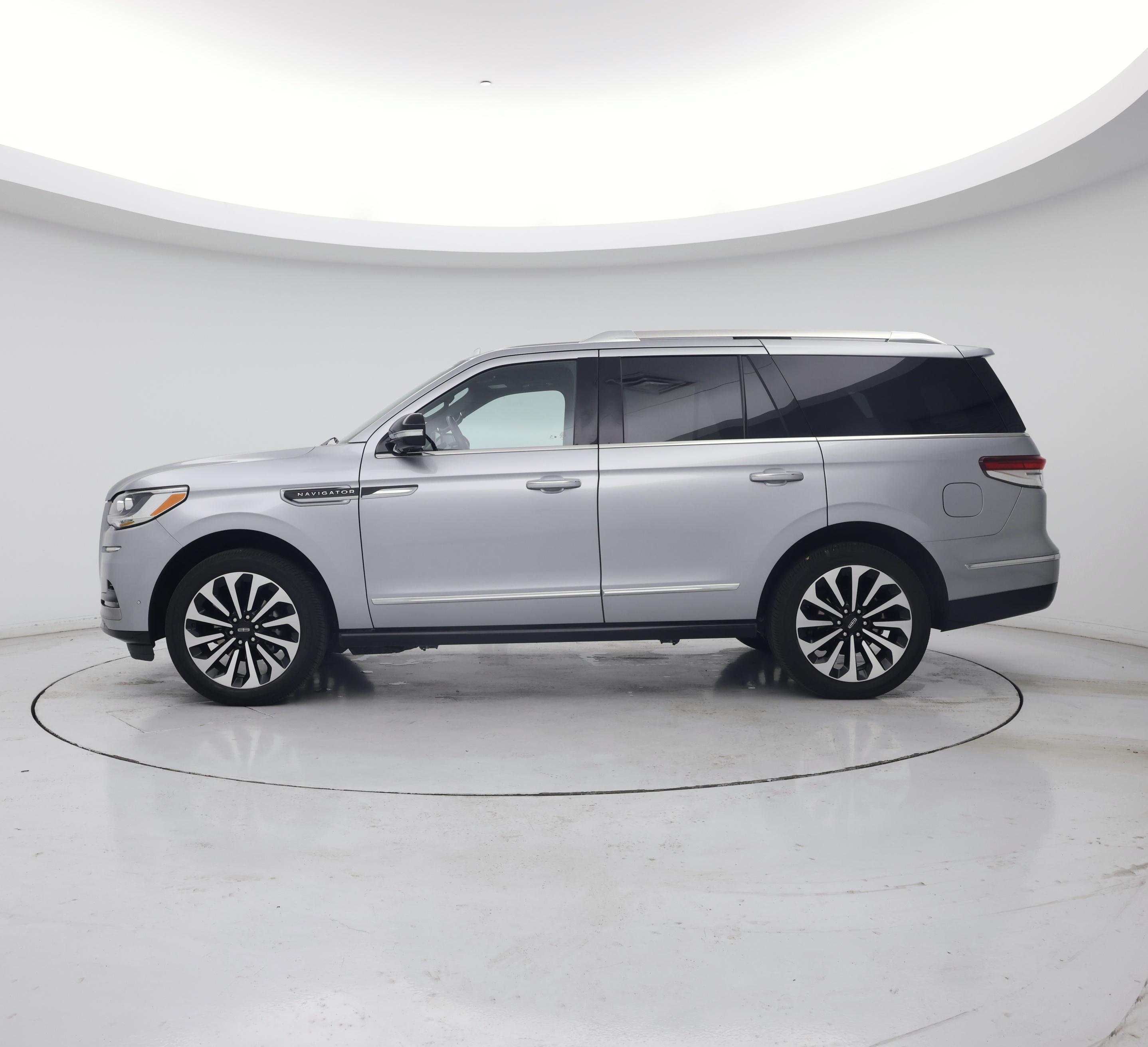 Thumbnail: 2022 Lincoln Navigator - 3