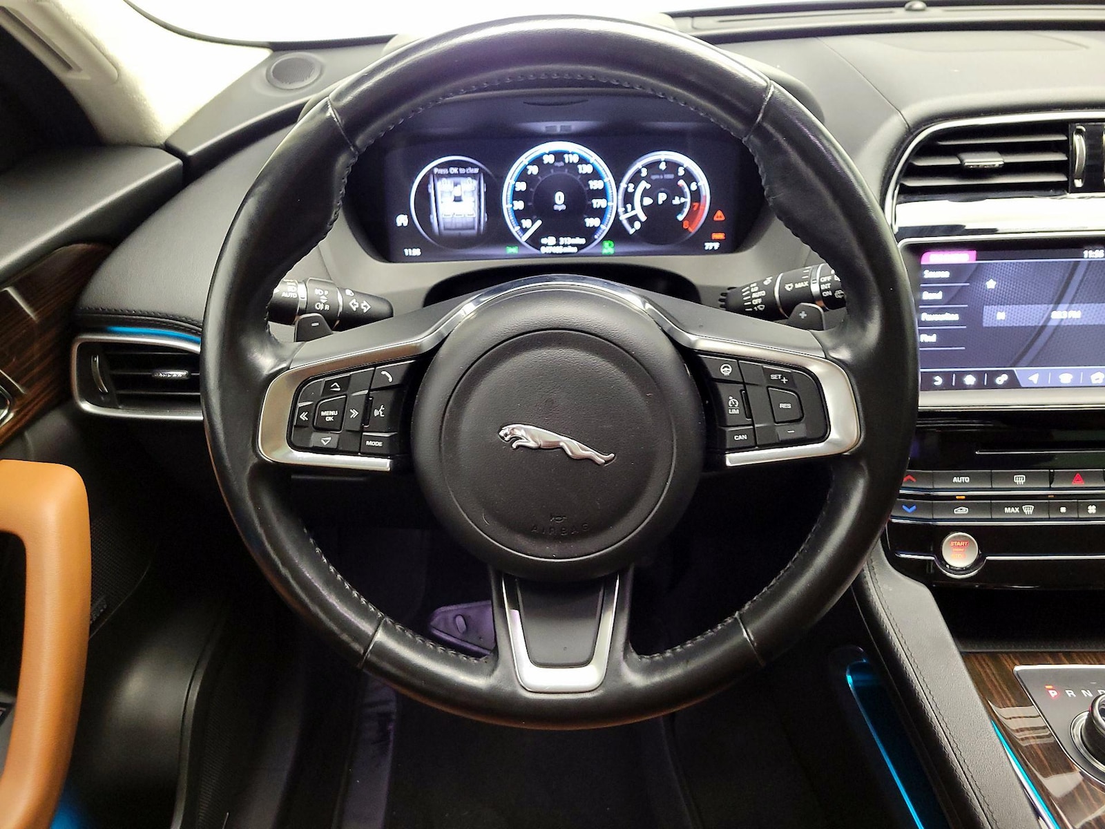 2018 Jaguar F-PACE Portfolio - Photo 11