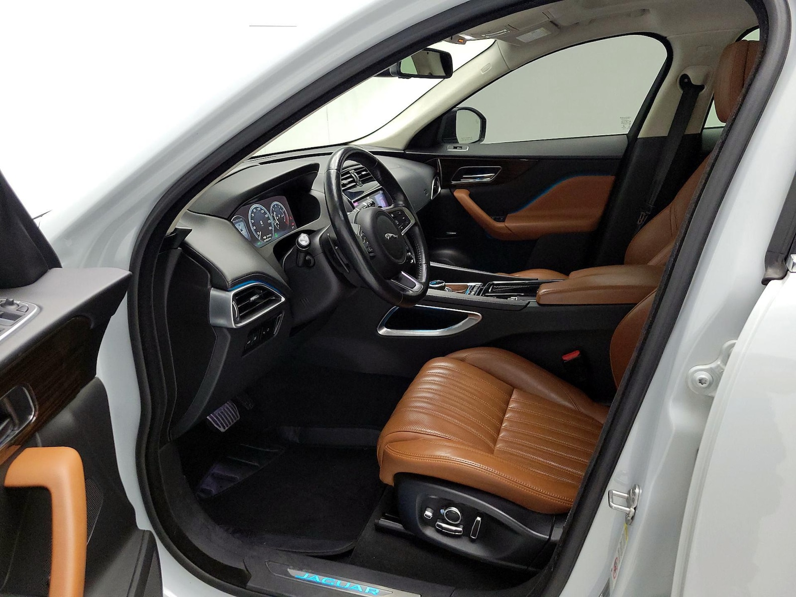 2018 Jaguar F-PACE Portfolio - Photo 12