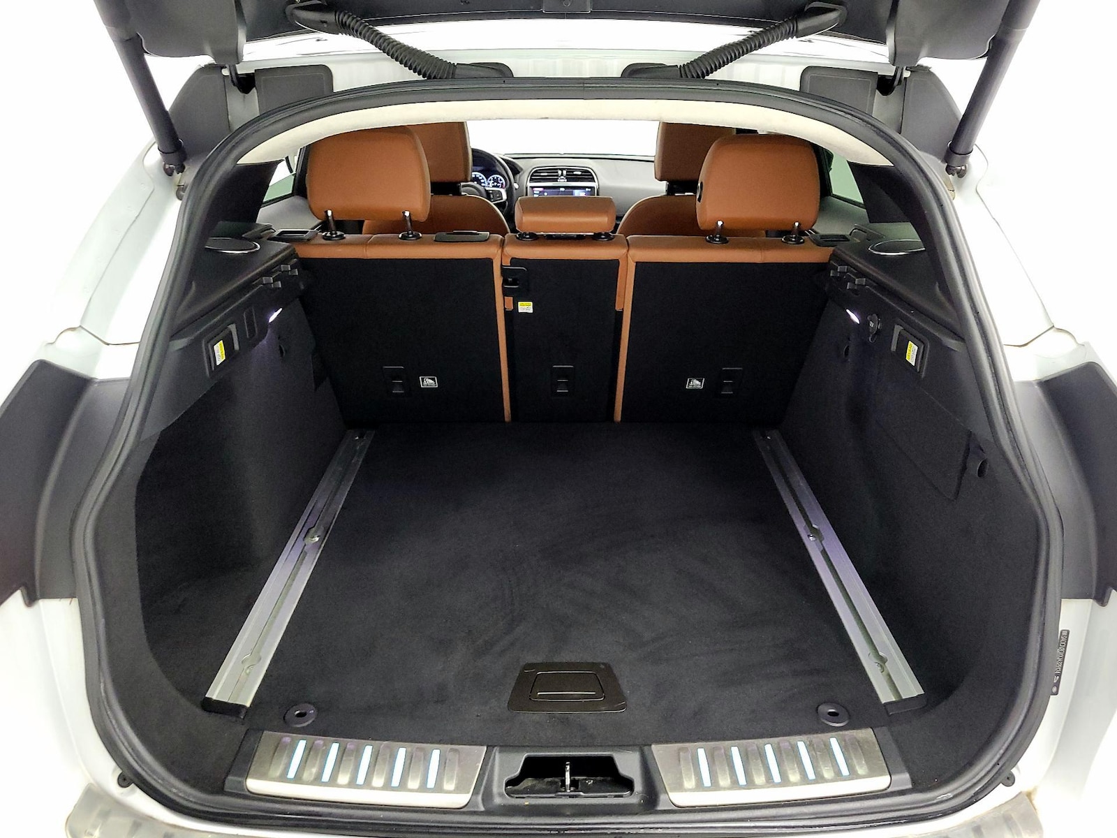 2018 Jaguar F-PACE Portfolio - Photo 19