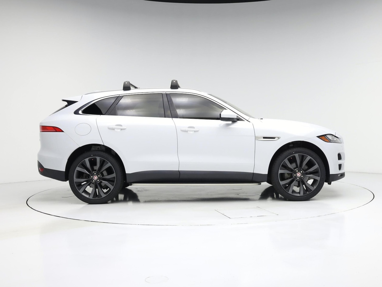 2018 Jaguar F-PACE Portfolio - Photo 8
