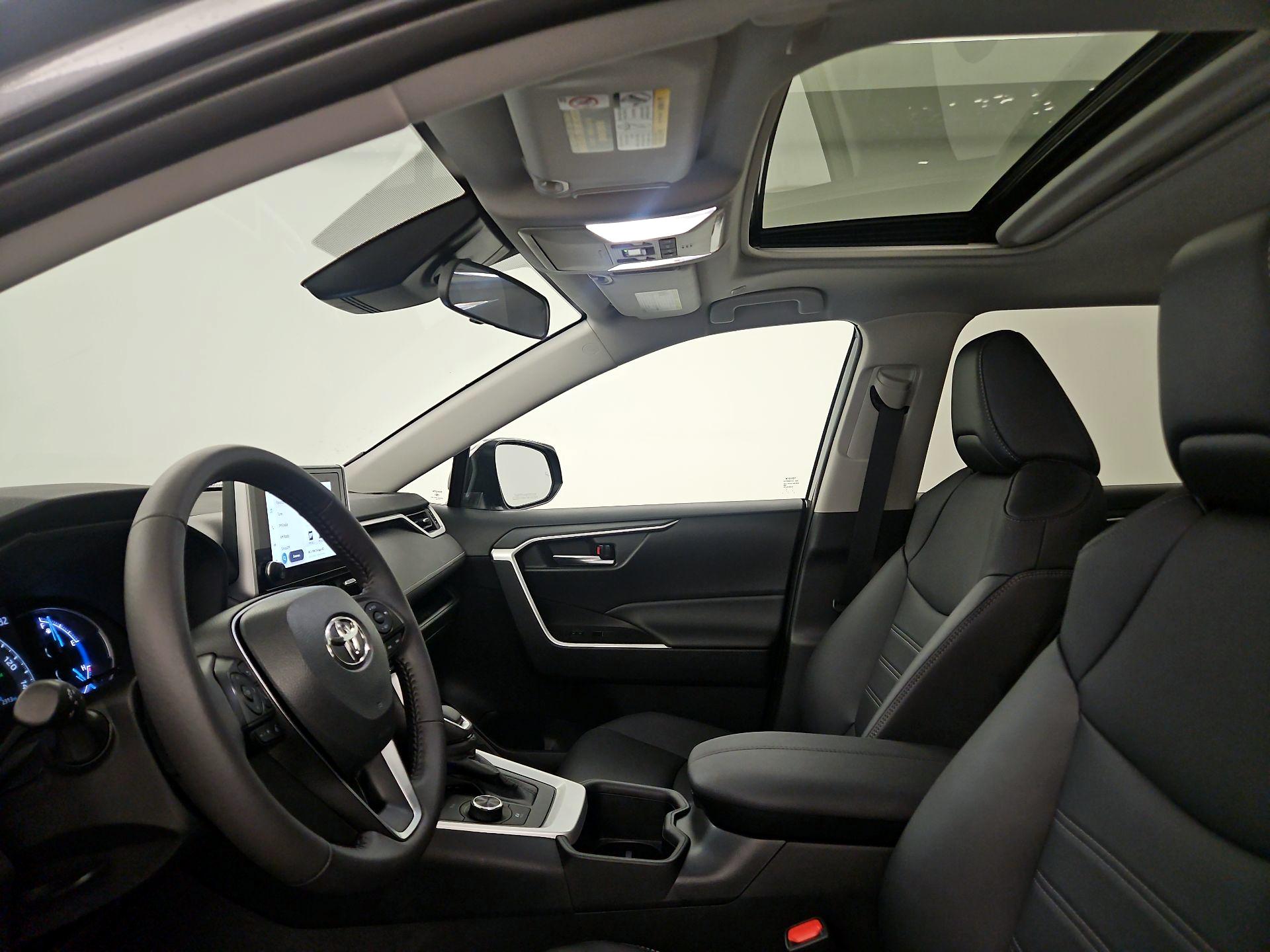 Thumbnail: 2025 Toyota RAV4 - 17
