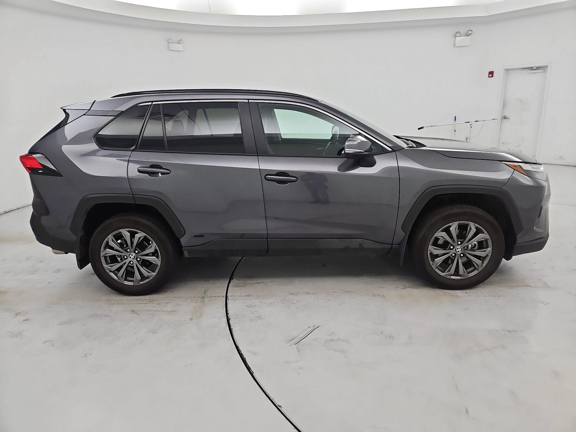 Thumbnail: 2025 Toyota RAV4 - 4