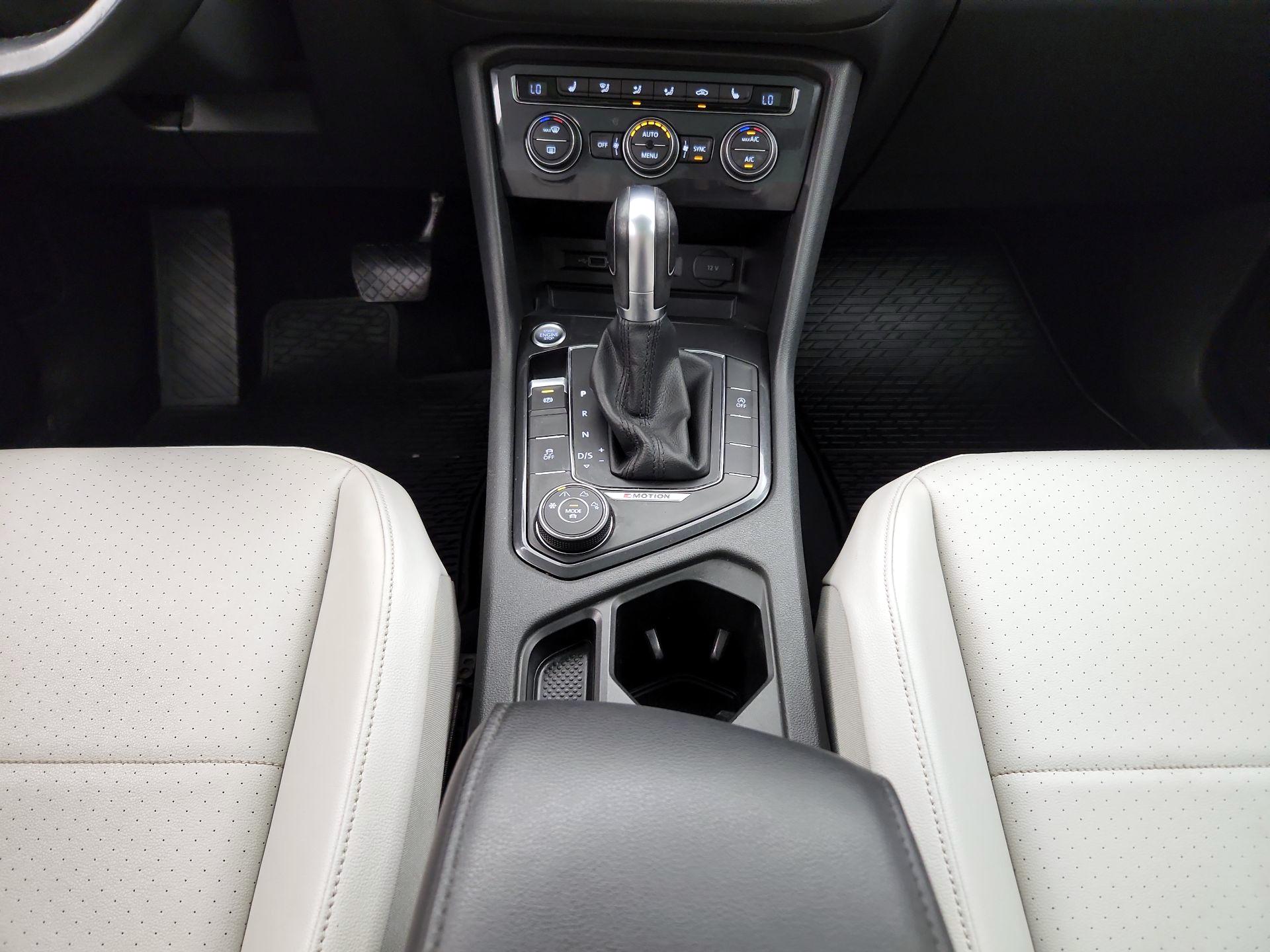 Thumbnail: 2018 Volkswagen Tiguan - 17