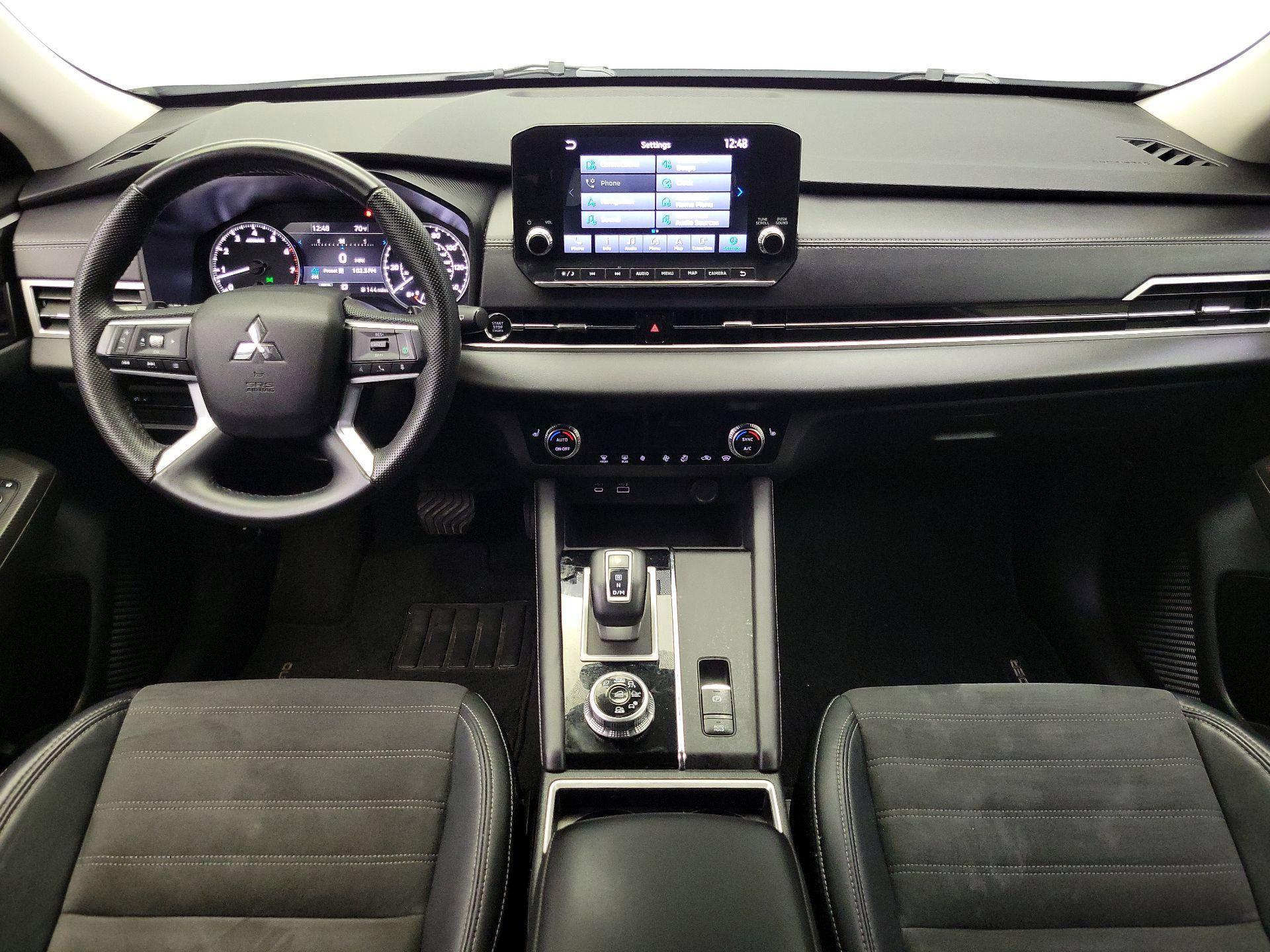 Thumbnail: 2023 Mitsubishi Outlander - 9