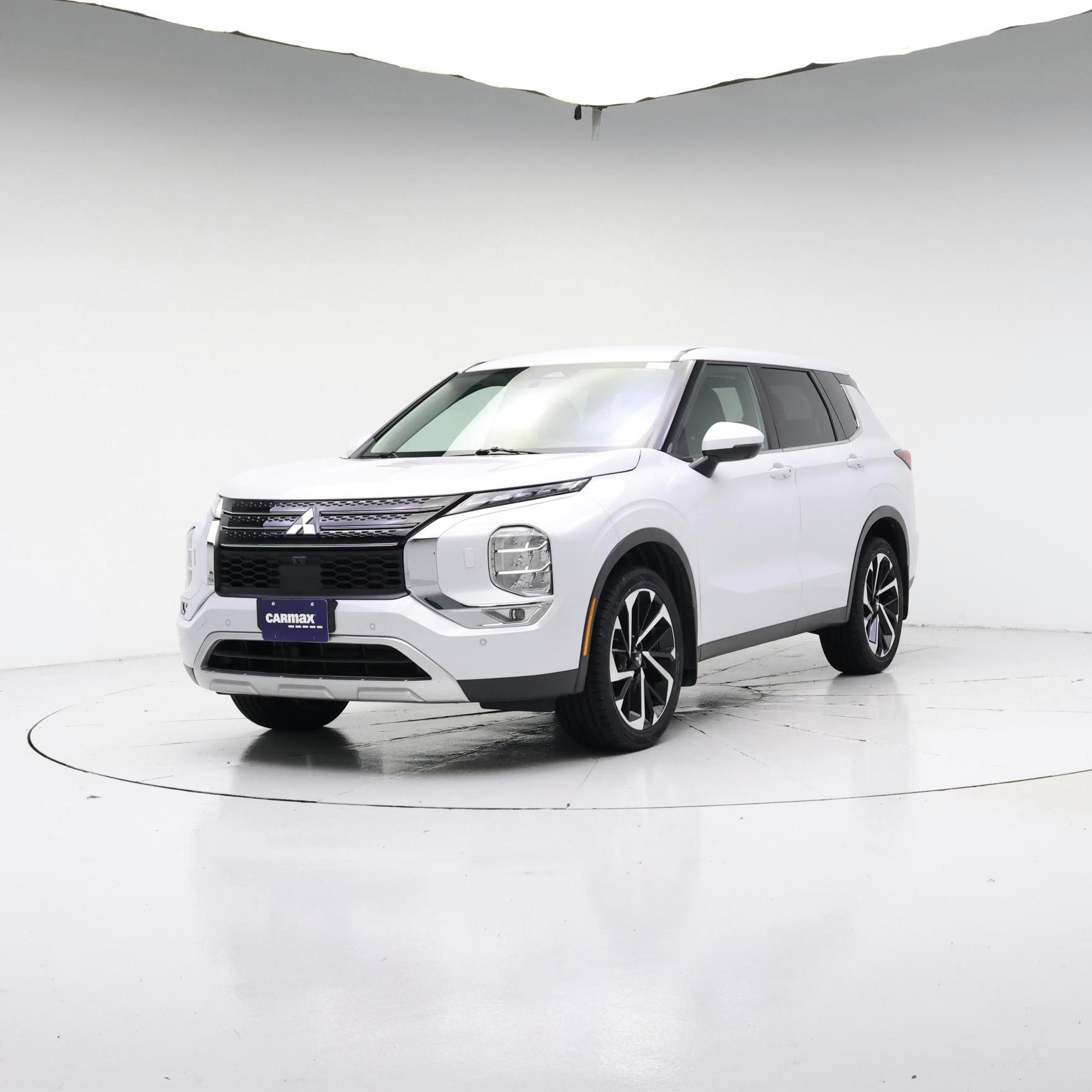 Thumbnail: 2023 Mitsubishi Outlander - 4