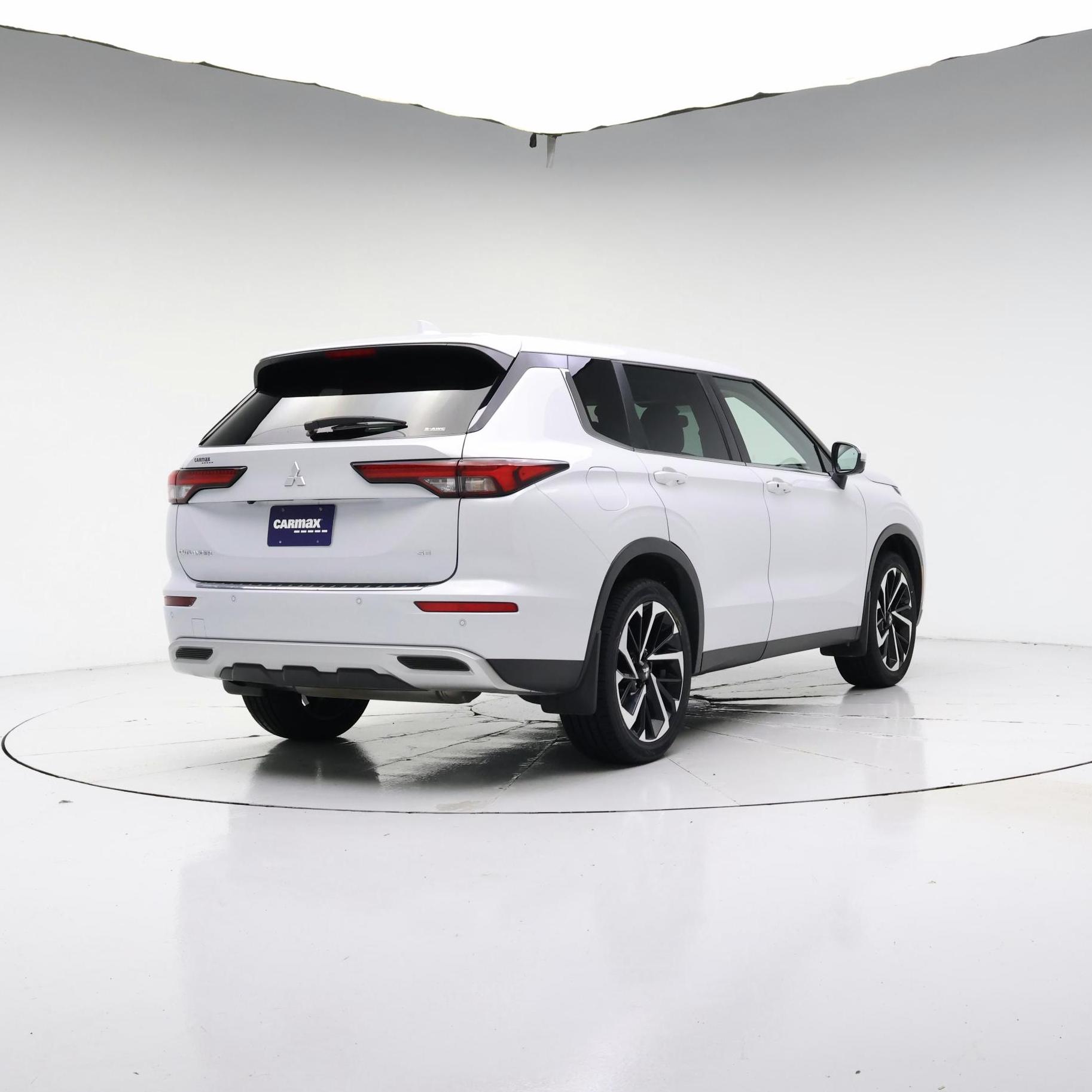 Thumbnail: 2023 Mitsubishi Outlander - 8