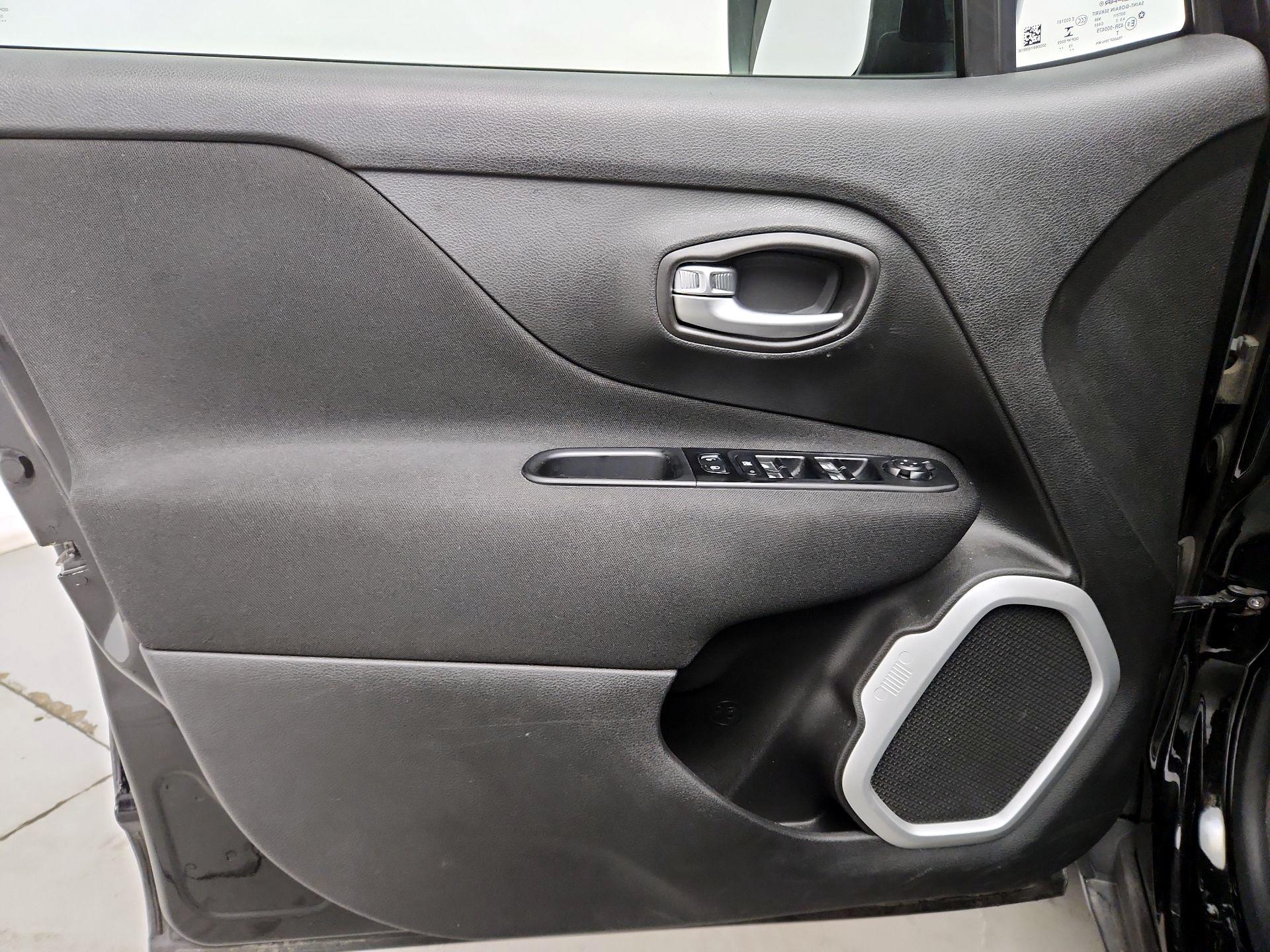 Thumbnail: 2020 Jeep Renegade - 12