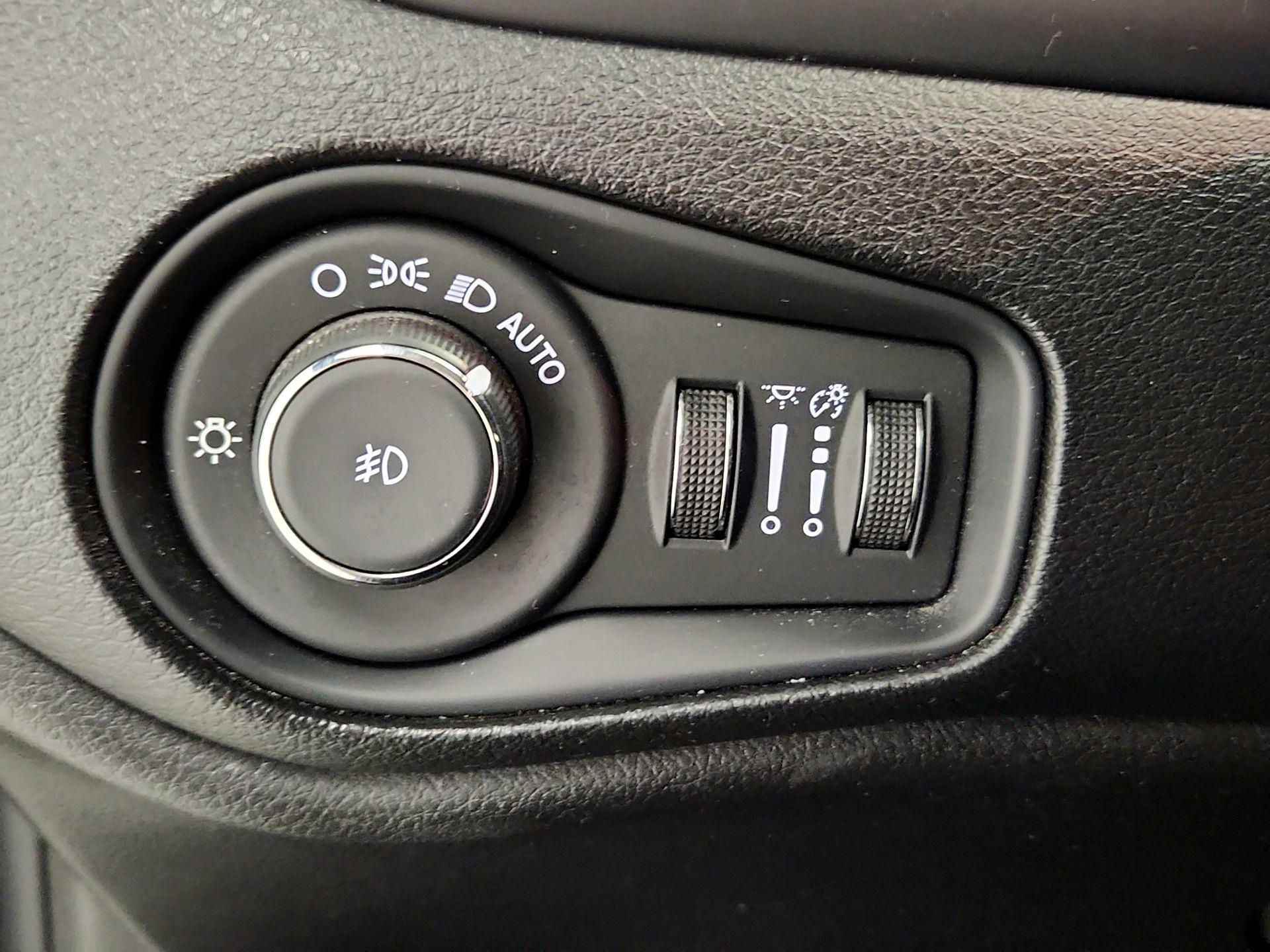 Thumbnail: 2020 Jeep Renegade - 13