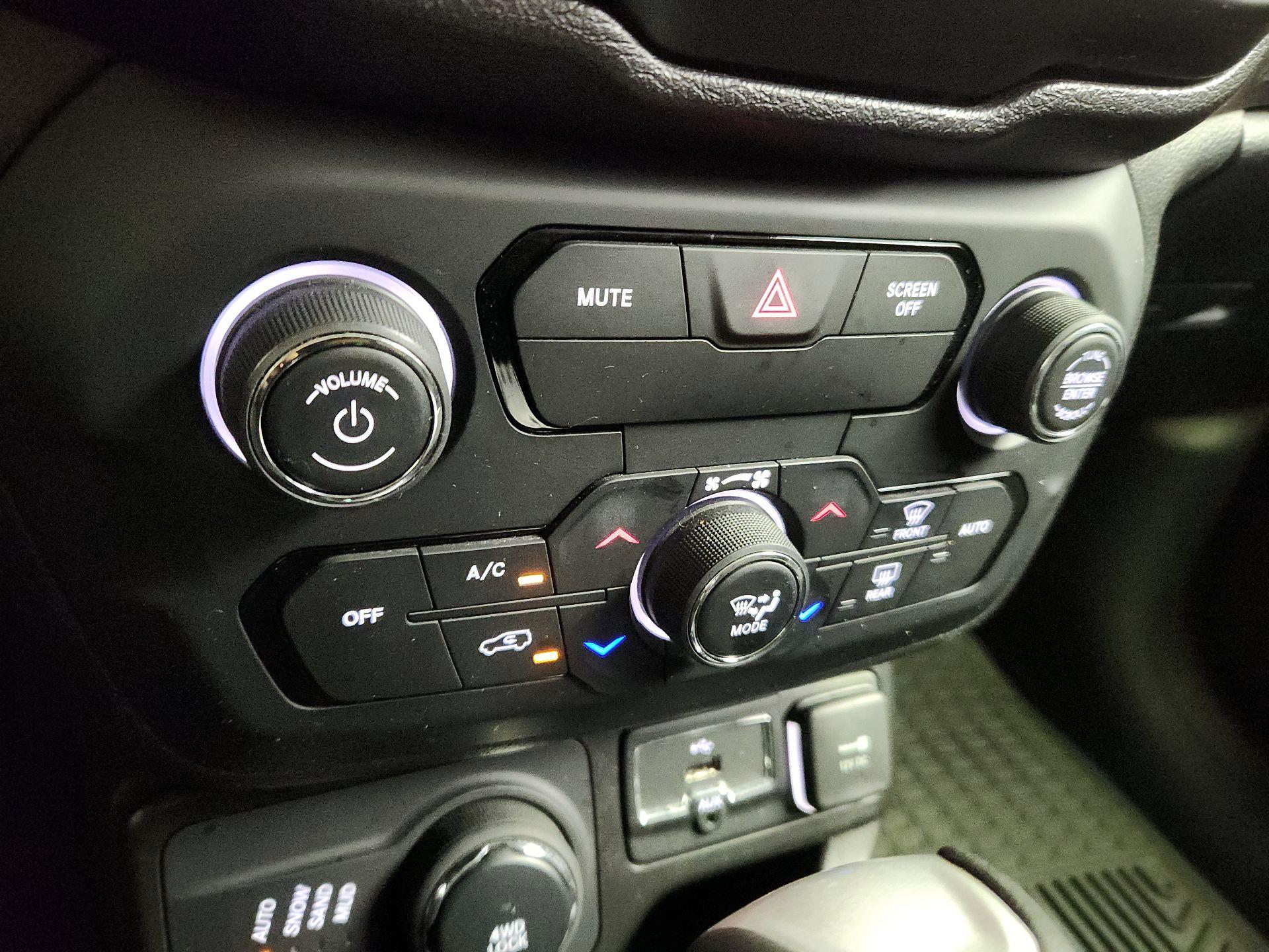 Thumbnail: 2020 Jeep Renegade - 16