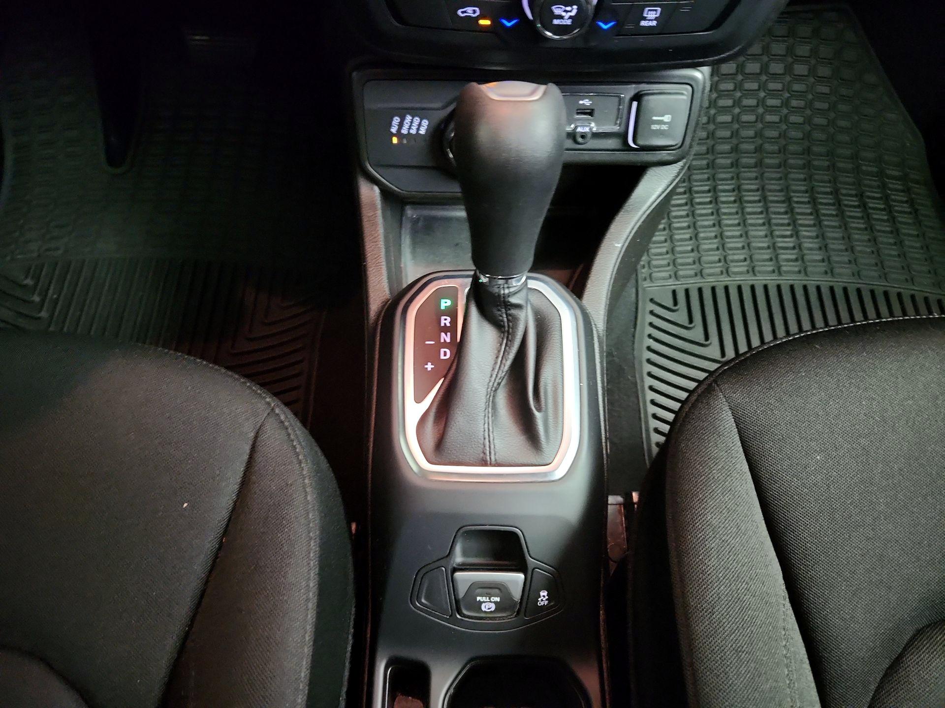 Thumbnail: 2020 Jeep Renegade - 17
