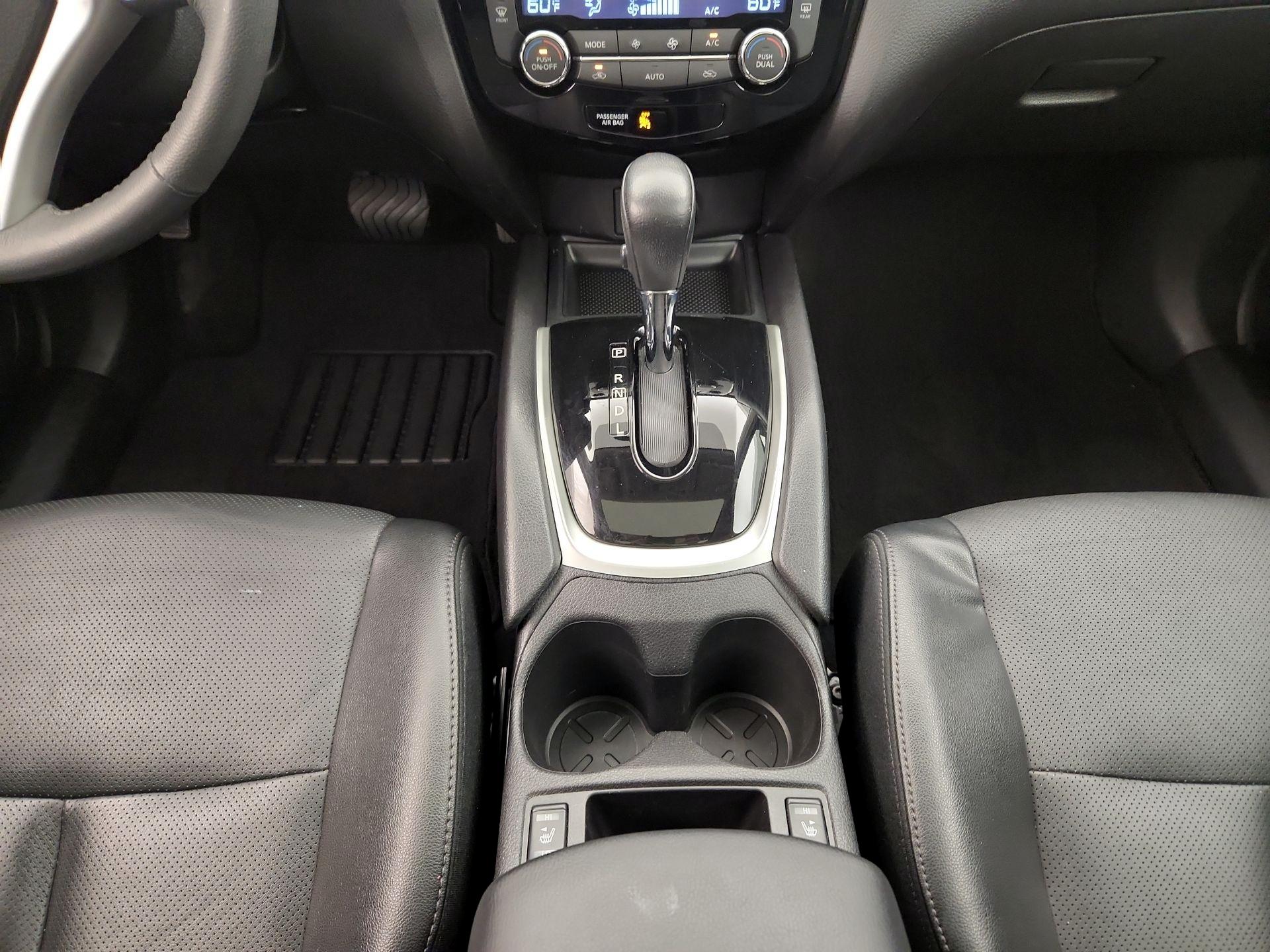 Thumbnail: 2015 Nissan Rogue - 17
