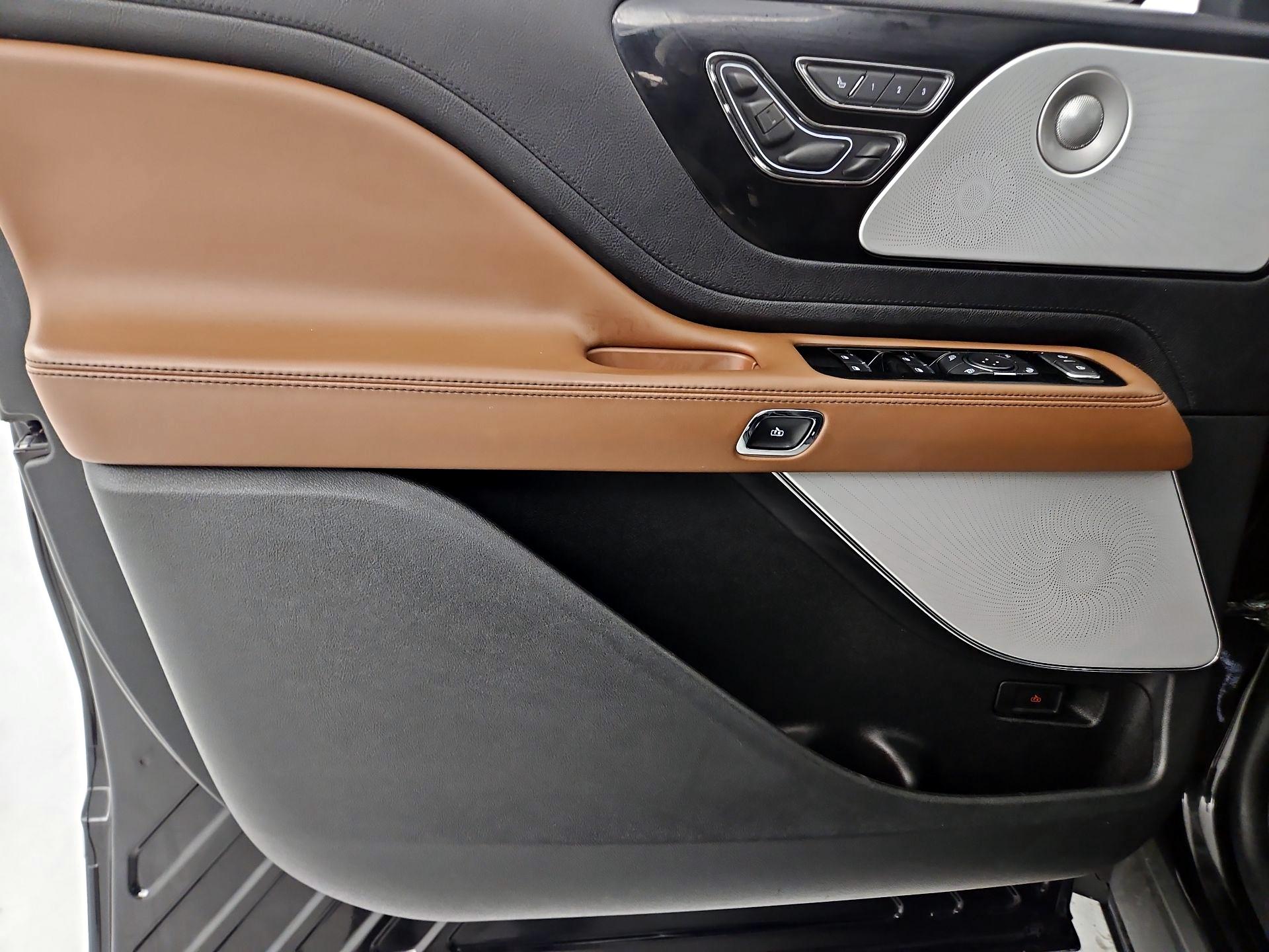Thumbnail: 2021 Lincoln Aviator - 10