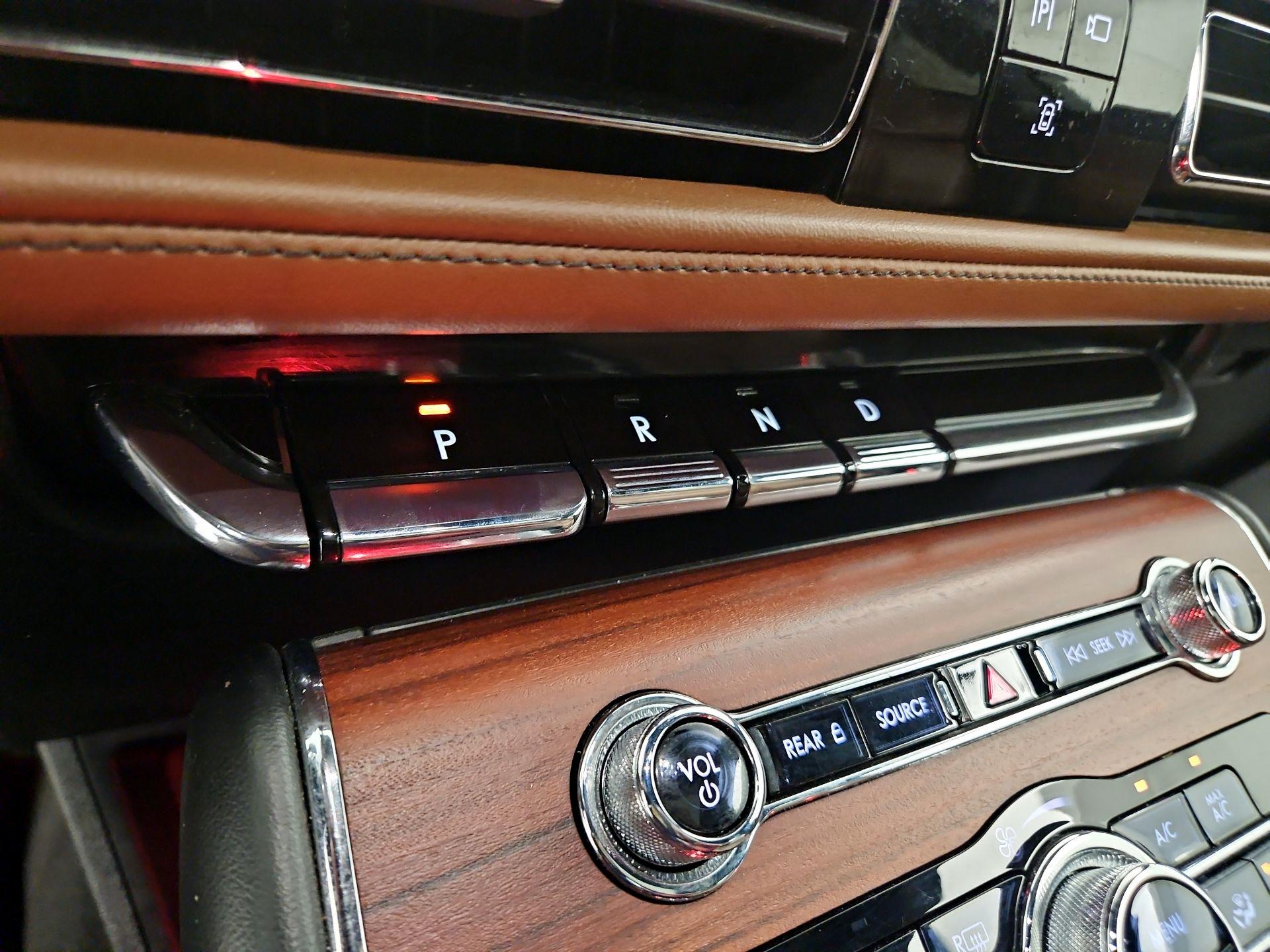 Thumbnail: 2021 Lincoln Aviator - 16