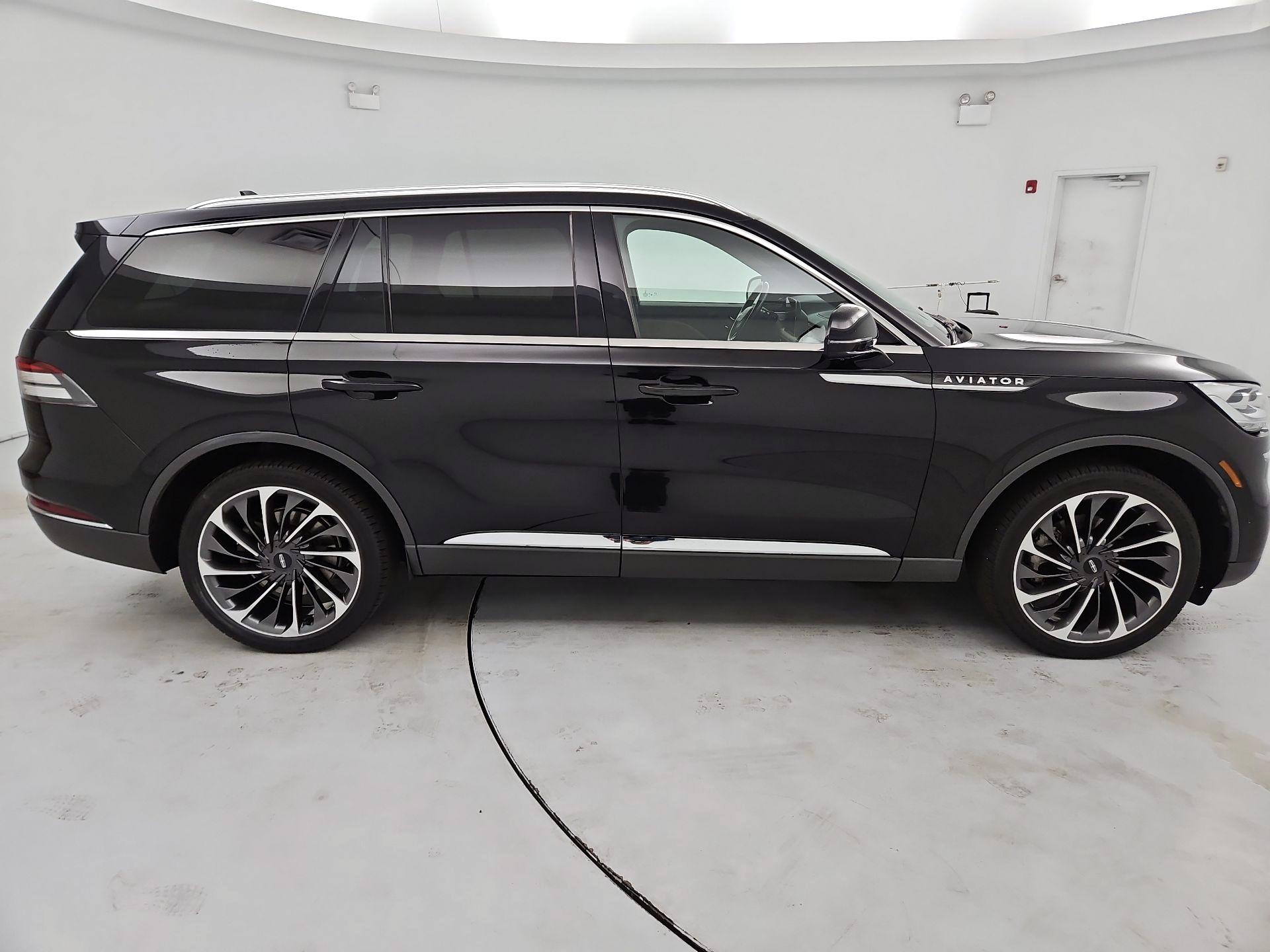 Thumbnail: 2021 Lincoln Aviator - 4